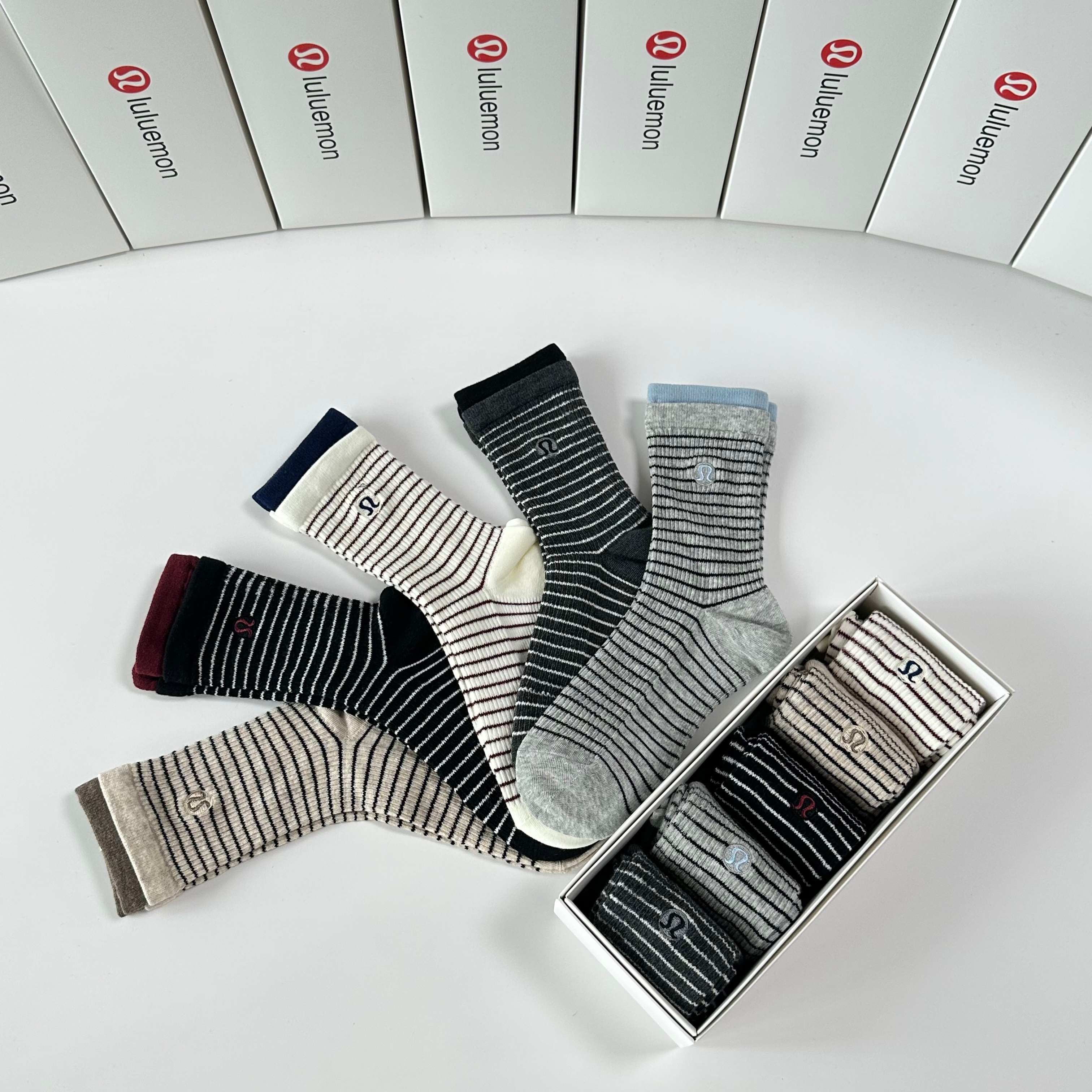 💛配包装lululemon（露露） 新款羊绒刺绣中长款堆堆袜袜子！一盒五双， 专柜同步筒款袜子，💛大牌出