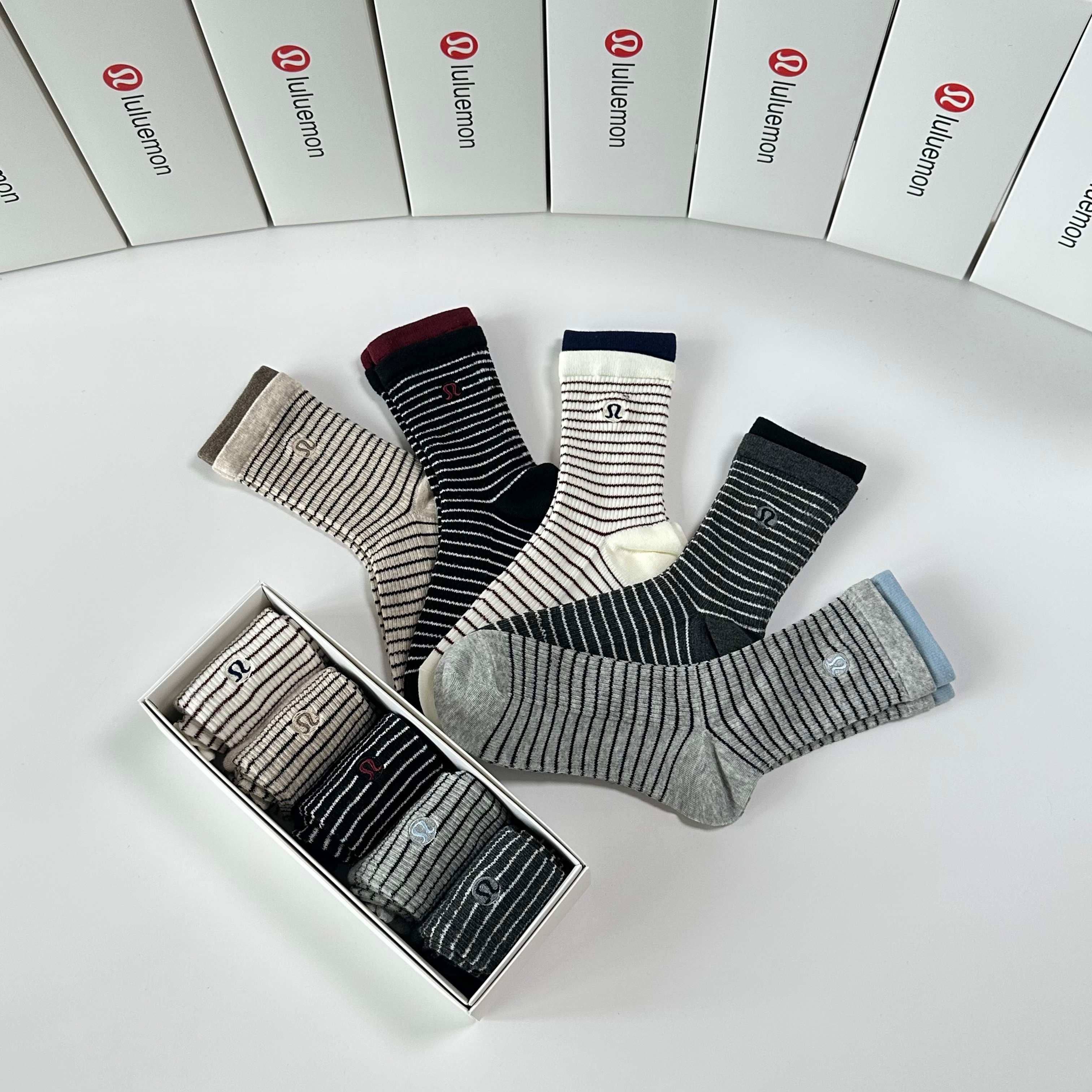 💛配包装lululemon（露露） 新款羊绒刺绣中长款堆堆袜袜子！一盒五双， 专柜同步筒款袜子，💛大牌出