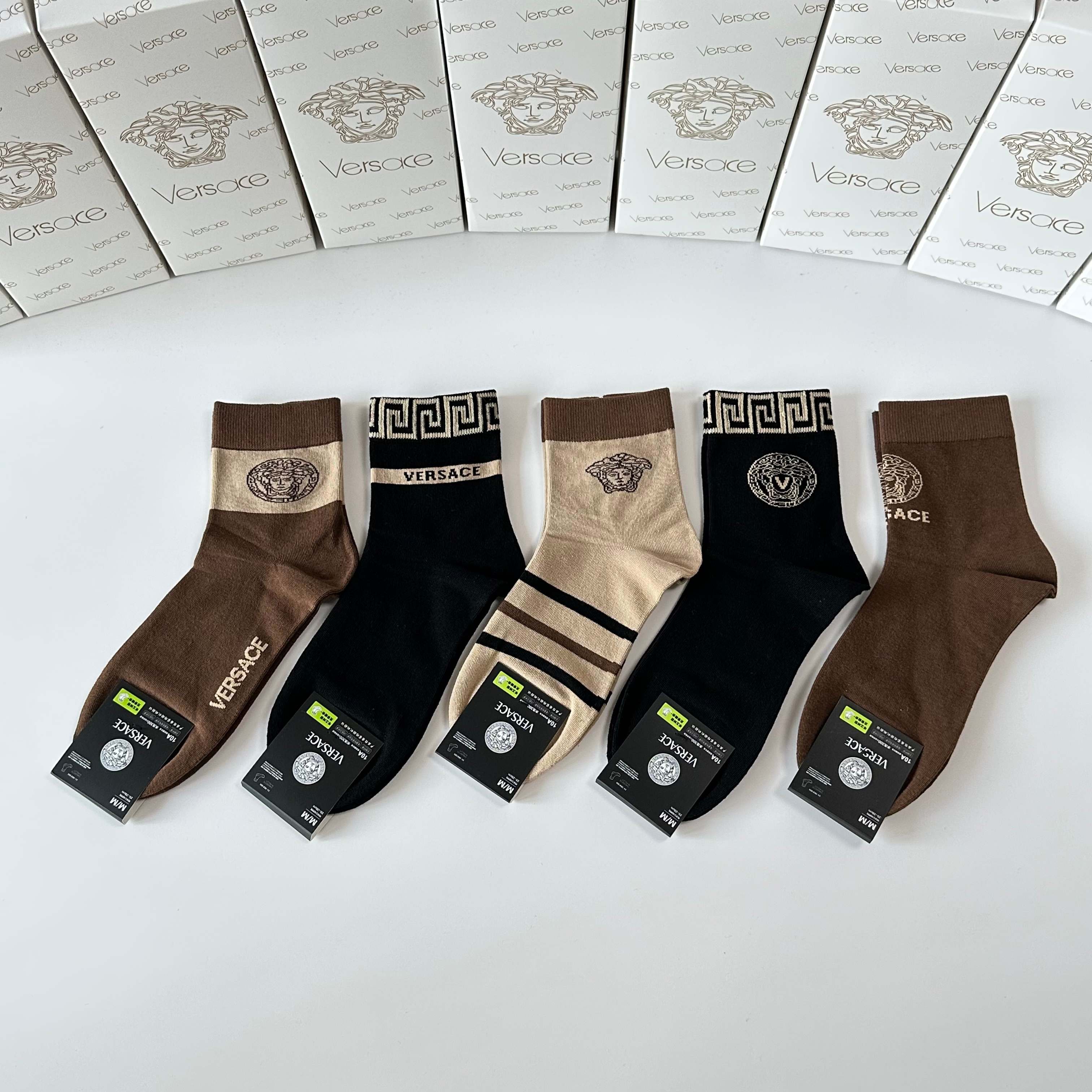 NO:640627,Special counter packaging VERSACE new mid-length socks!  Five pairs in a box, synchronized tube socks at the counter, big brands out on the street, must-have socks for fashionistas, stockings, socks, versace, versace, socks19860909特配专柜包装 VERSACE（范思哲） 新款中长款堆堆袜袜子！一盒五双,专柜同步筒袜袜子,大牌出街,潮人必备超好搭袜子,丝袜,袜子,versace,versace,socks,accessory