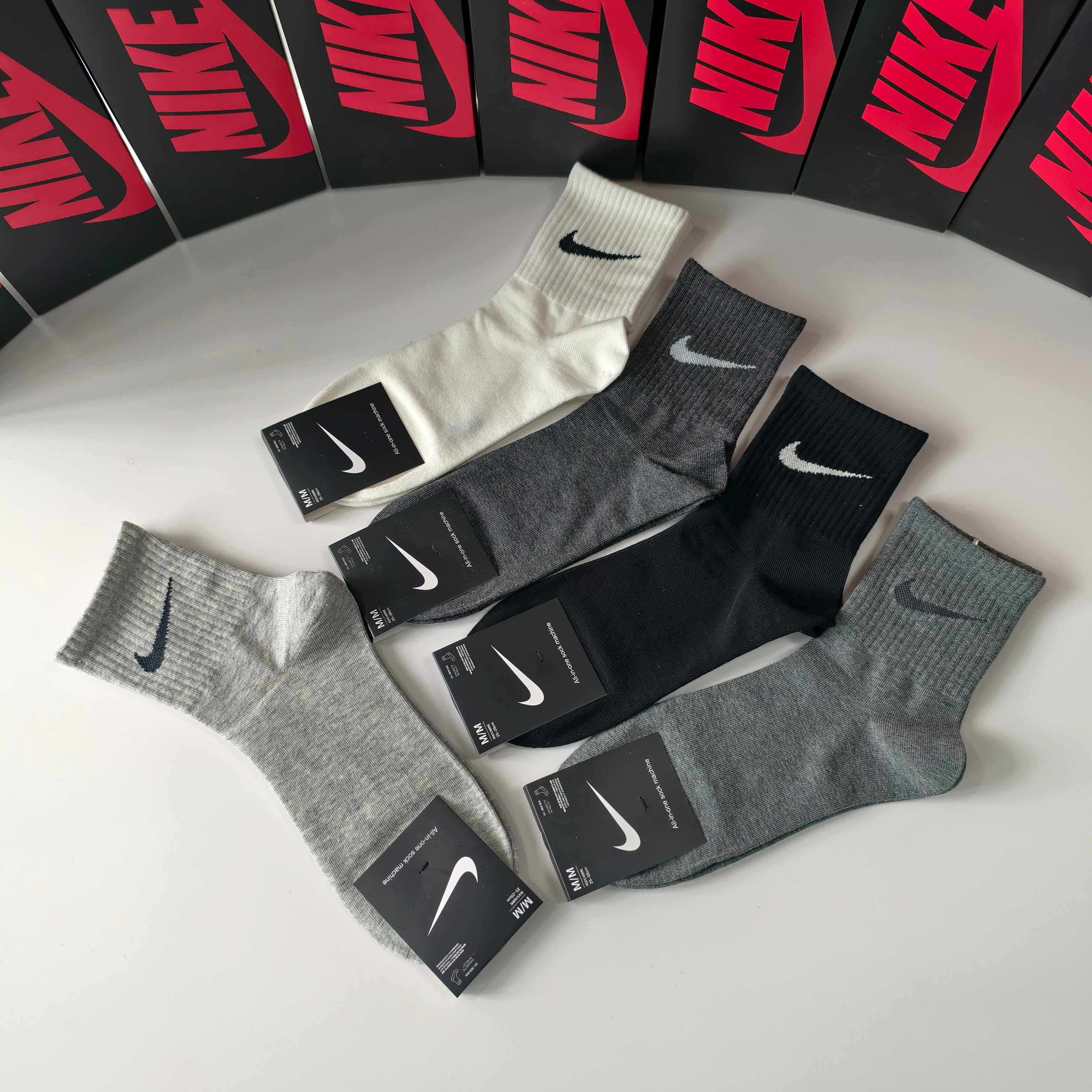 💛配包装NIKE（耐克）新款中长款堆堆袜袜子！一盒五双， 专柜同步筒款袜子，💛大牌出街，潮人必备🔥超好搭