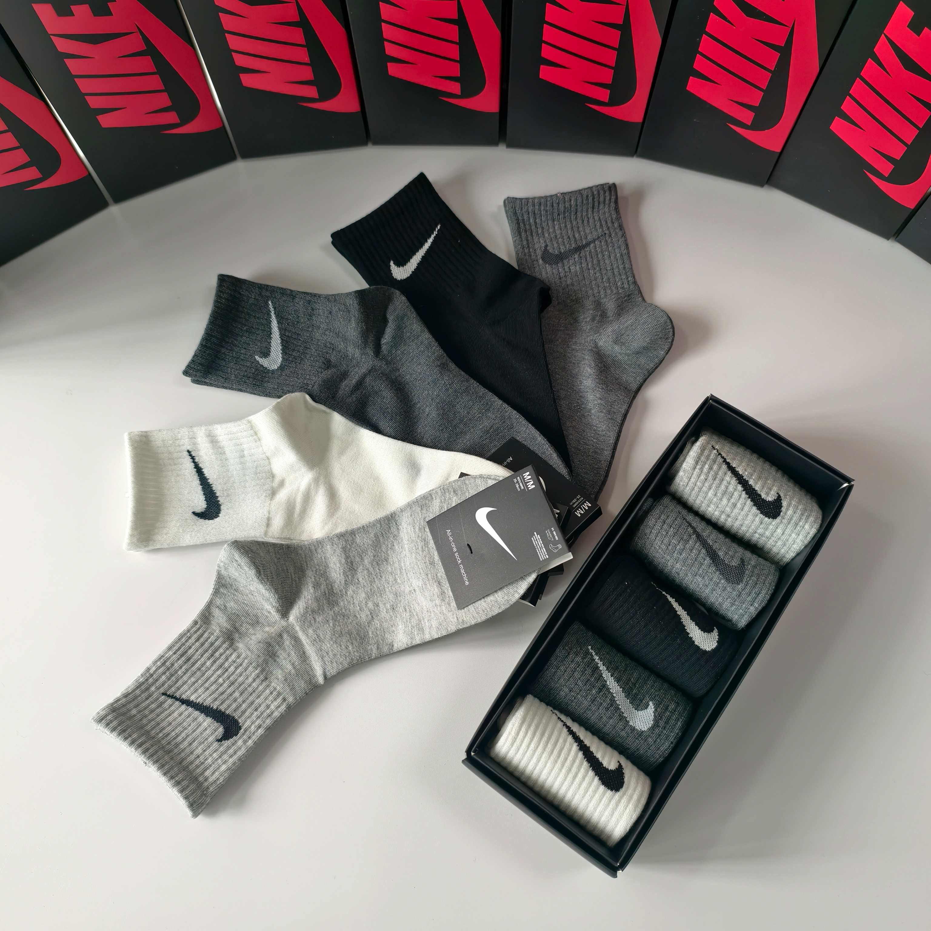 💛配包装NIKE（耐克）新款中长款堆堆袜袜子！一盒五双， 专柜同步筒款袜子，💛大牌出街，潮人必备🔥超好搭