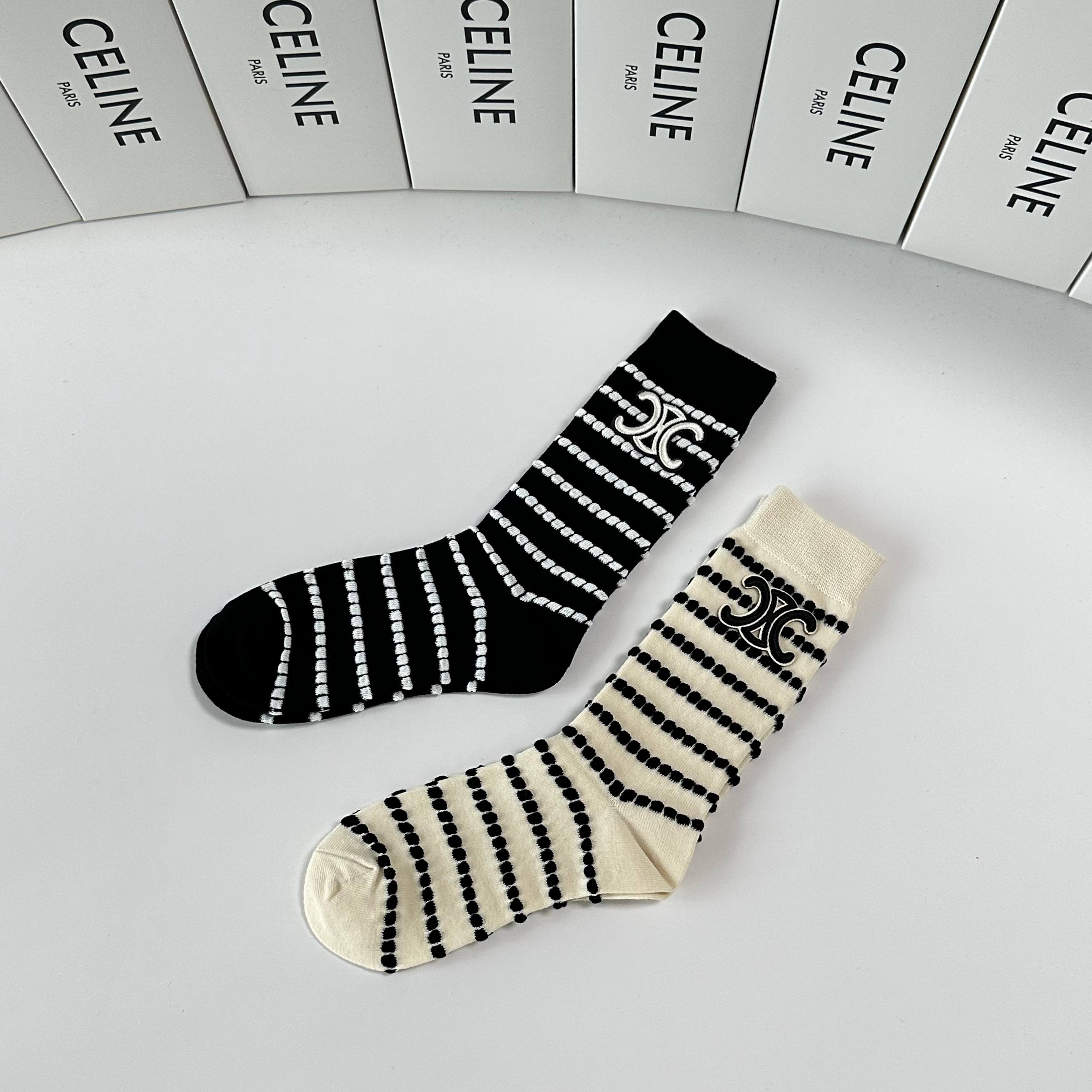 💛配包装Celine（赛琳）新款经典中长款饰品袜堆堆袜袜子！一盒两双， 专柜同步筒款袜子，💛大牌出街，潮