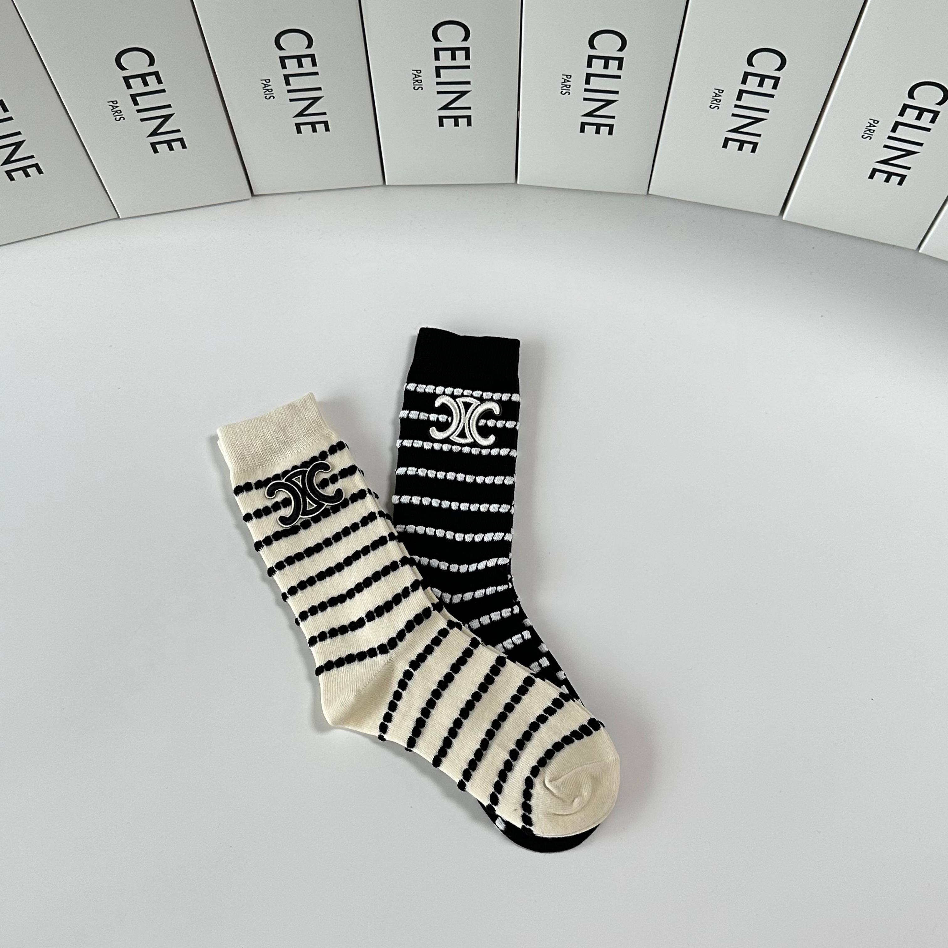 💛配包装Celine（赛琳）新款经典中长款饰品袜堆堆袜袜子！一盒两双， 专柜同步筒款袜子，💛大牌出街，潮