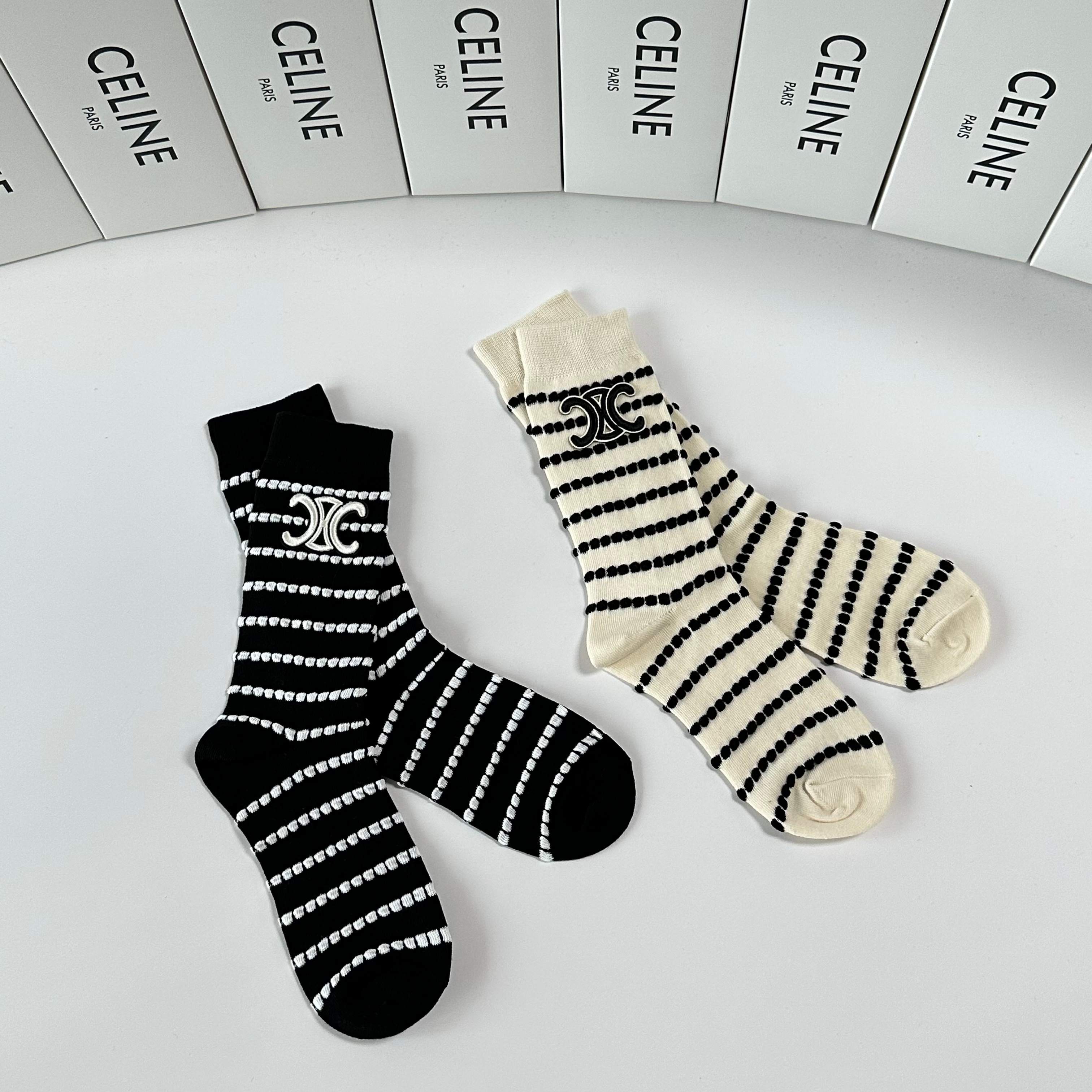 💛配包装Celine（赛琳）新款经典中长款饰品袜堆堆袜袜子！一盒两双， 专柜同步筒款袜子，💛大牌出街，潮