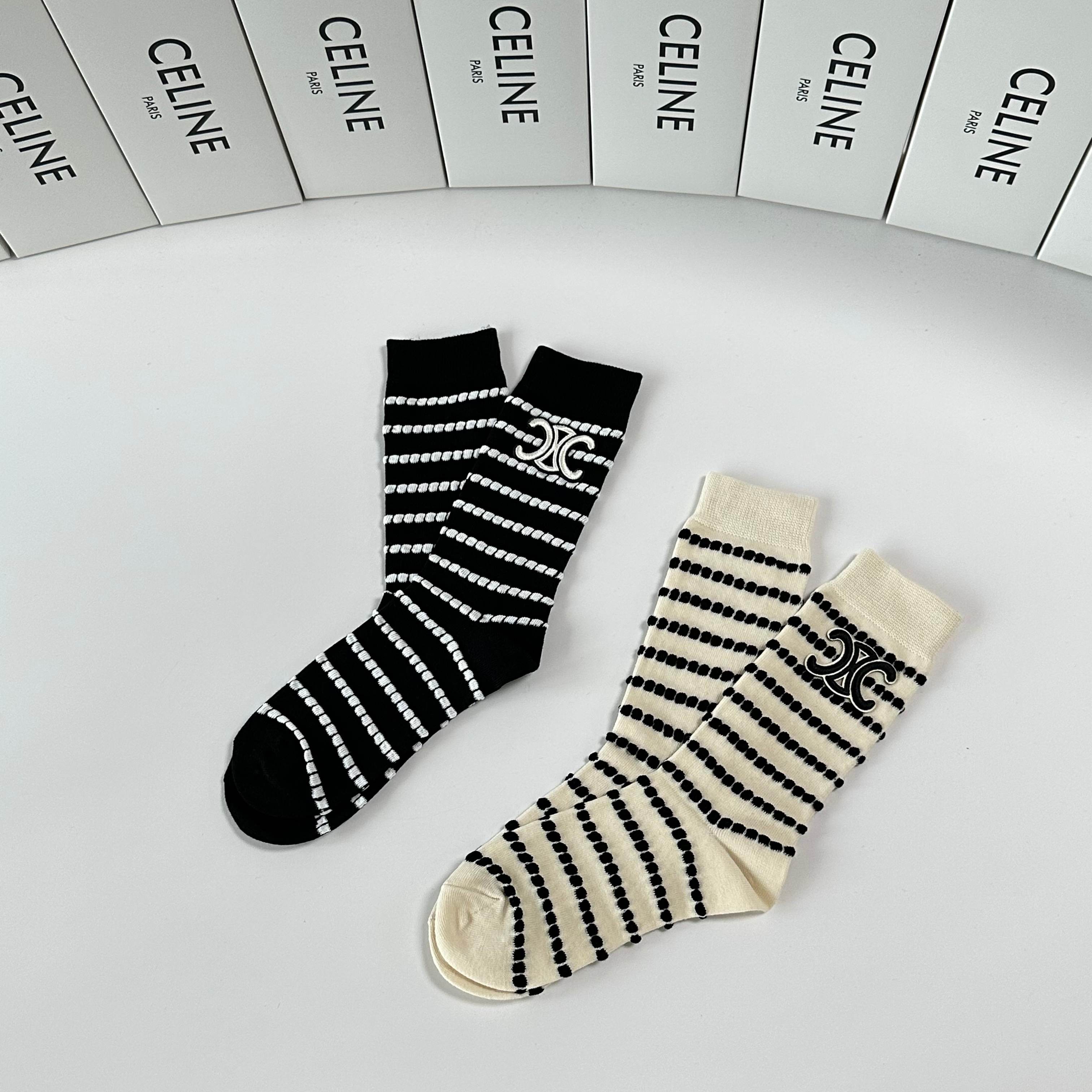 💛配包装Celine（赛琳）新款经典中长款饰品袜堆堆袜袜子！一盒两双， 专柜同步筒款袜子，💛大牌出街，潮