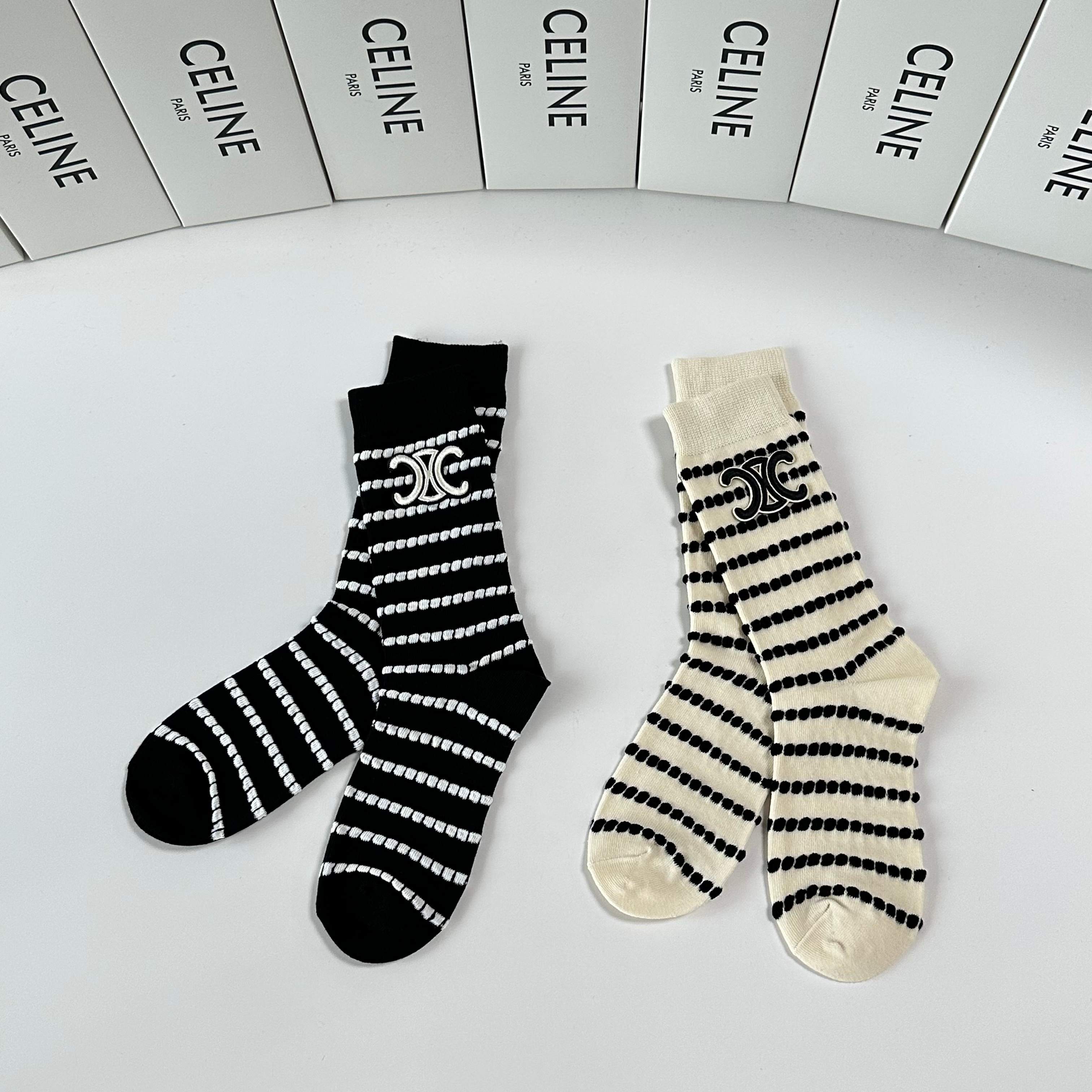 💛配包装Celine（赛琳）新款经典中长款饰品袜堆堆袜袜子！一盒两双， 专柜同步筒款袜子，💛大牌出街，潮