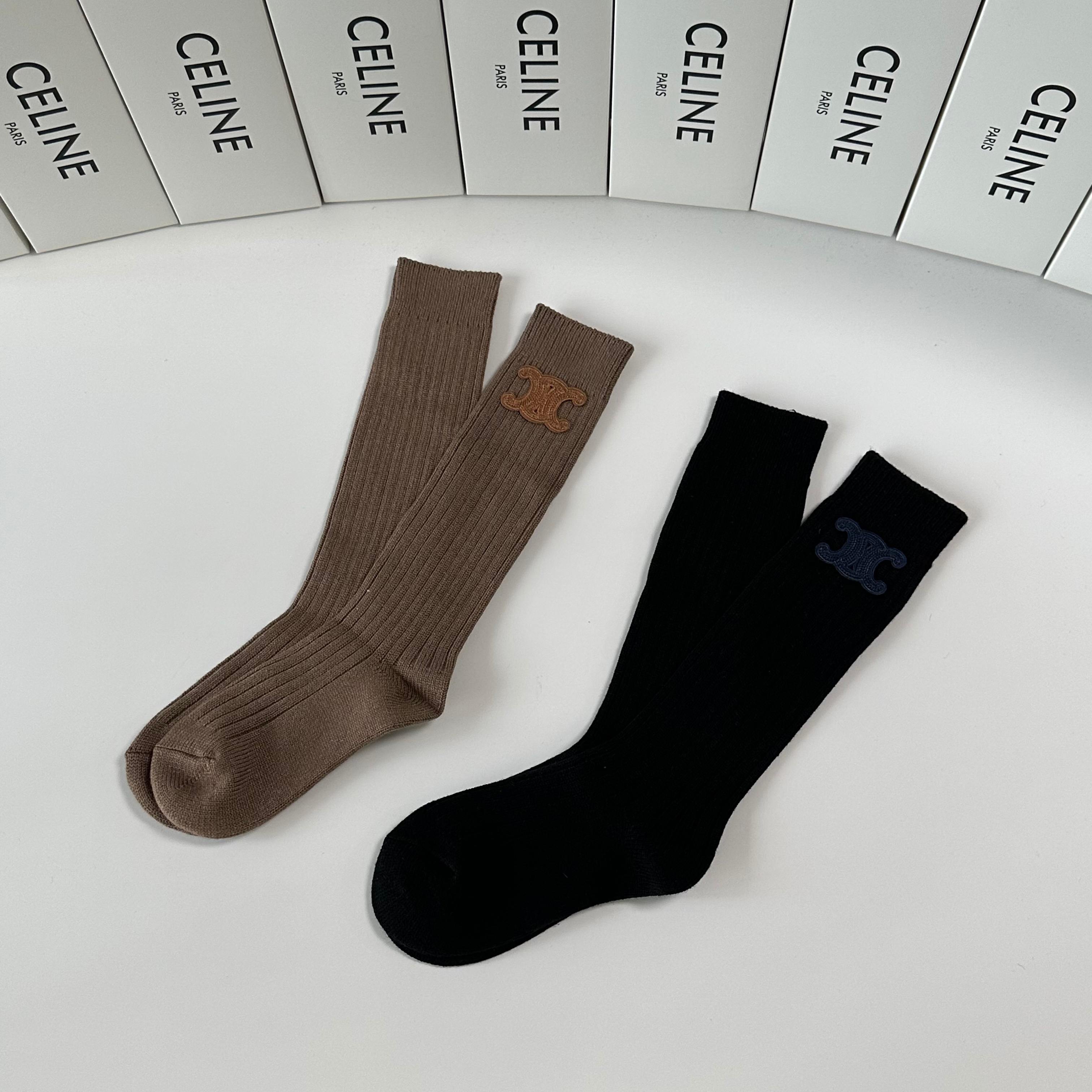 💛配包装Celine（赛琳）新款经典小腿款饰品袜堆堆袜袜子！一盒一双， 专柜同步筒款袜子，💛大牌出街，潮