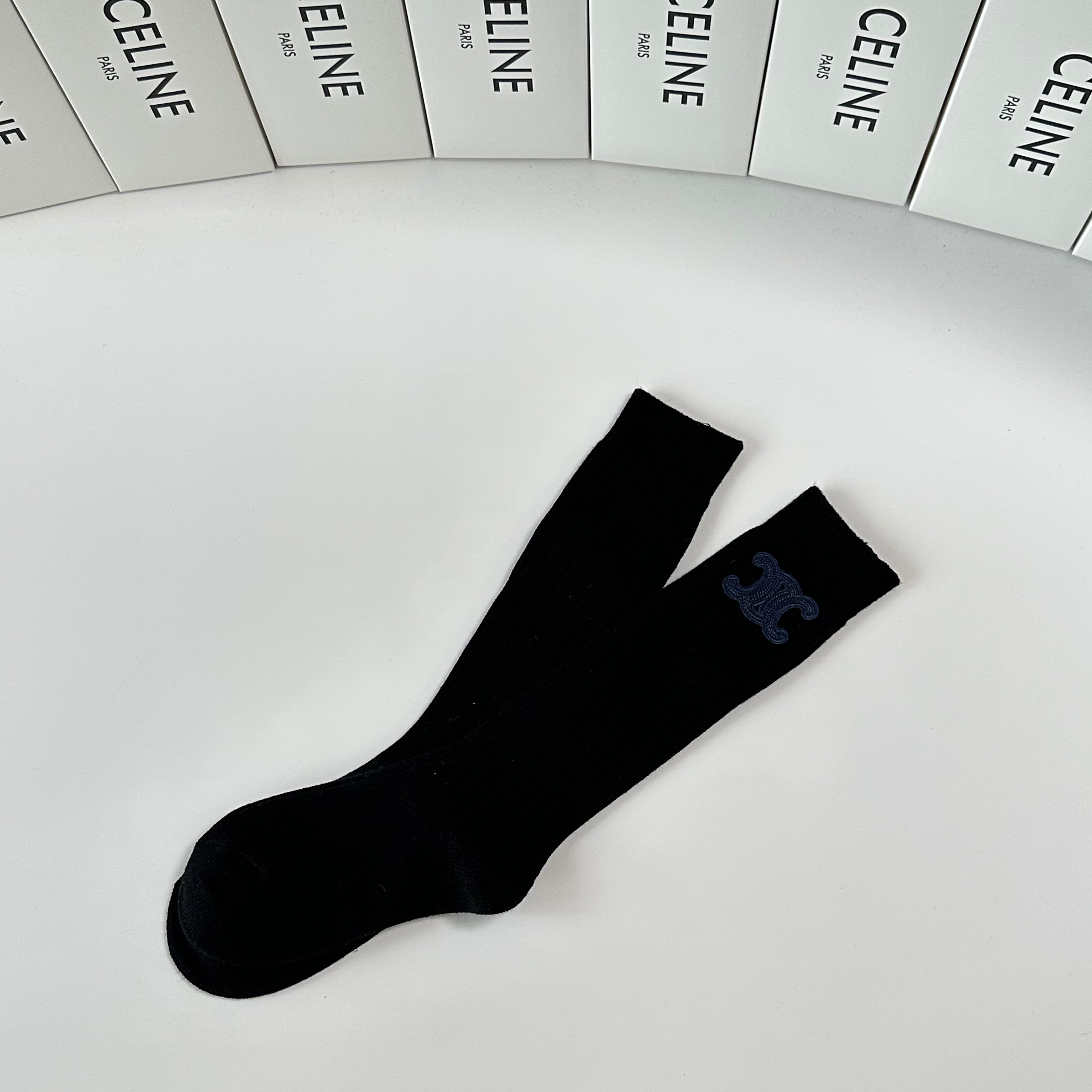 💛配包装Celine（赛琳）新款经典小腿款饰品袜堆堆袜袜子！一盒一双， 专柜同步筒款袜子，💛大牌出街，潮