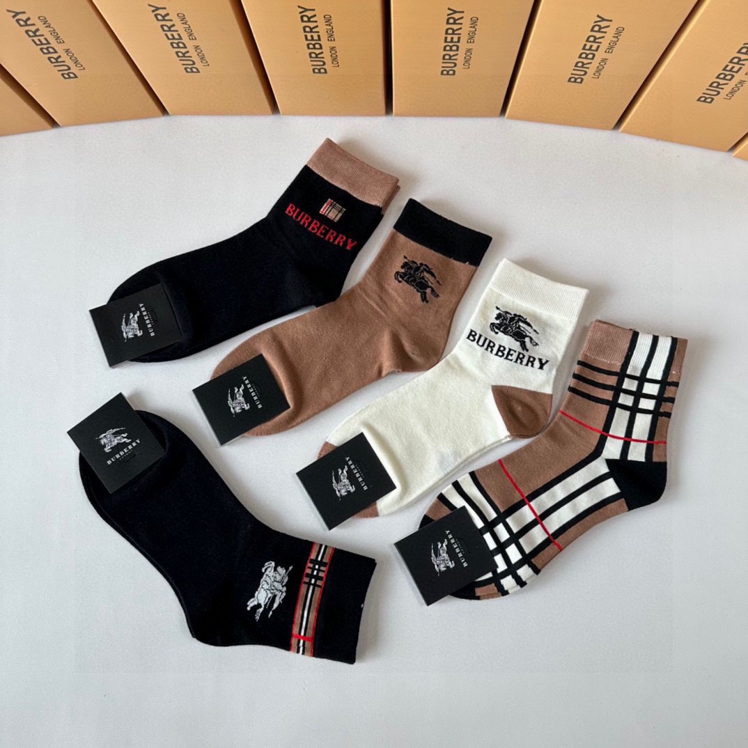 💛配专柜包装 Burberry （巴宝莉）新款中长款堆堆袜袜子！一盒五双，专柜同步筒袜袜子，大牌出街，潮人必备🔥超好搭