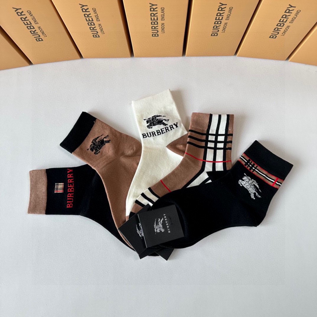 💛配专柜包装 Burberry （巴宝莉）新款中长款堆堆袜袜子！一盒五双，专柜同步筒袜袜子，大牌出街，潮人必备🔥超好搭