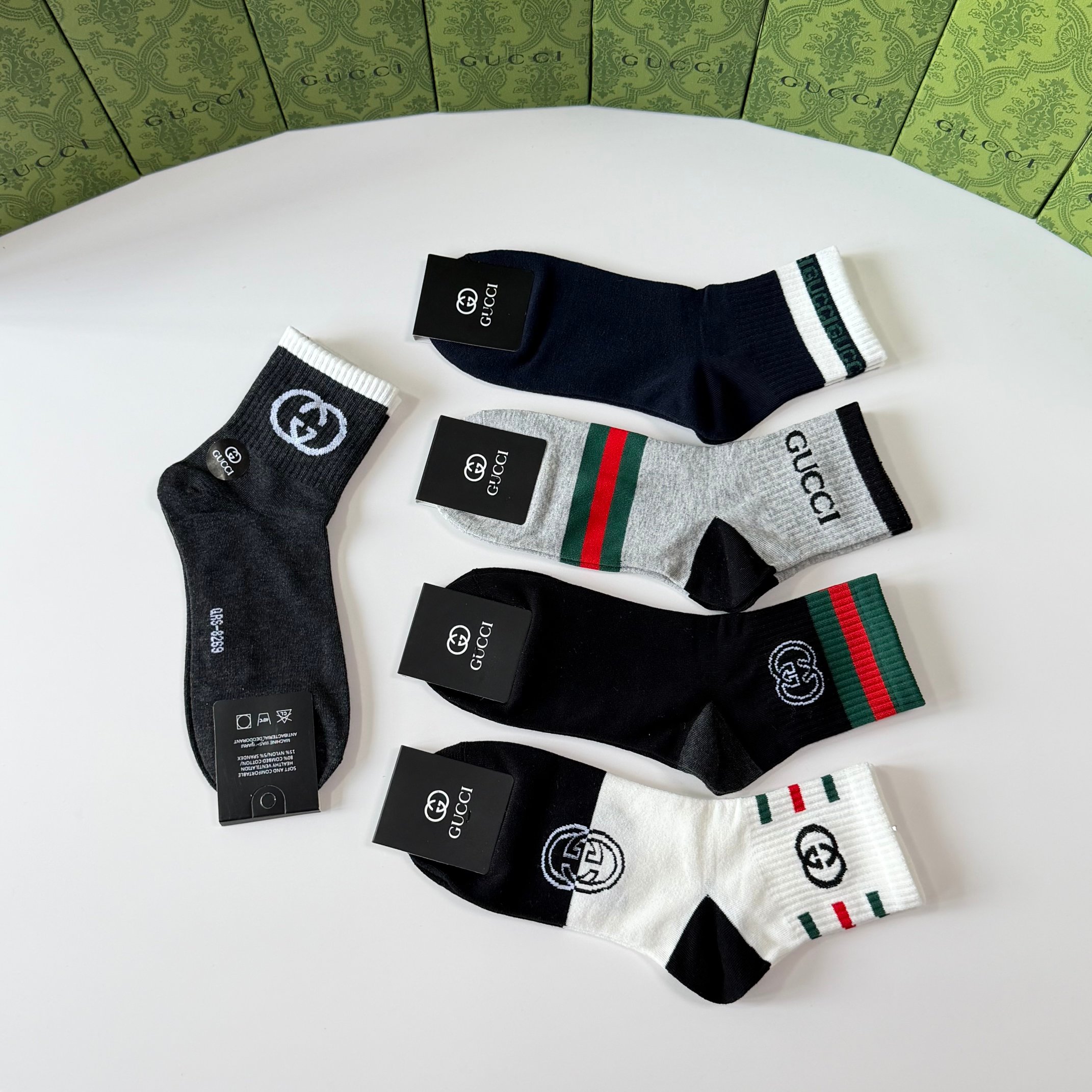 💛配专柜包装 Gucci（古驰）新款中长款堆堆袜袜子！一盒五双，专柜同步筒袜袜子，💛大牌出街，潮人必备🔥超好搭