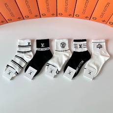 💛配专柜包装 Lv(路易威登)新款中长款堆堆袜袜子!一盒五双,专柜同步筒袜袜子,💛大牌出街,潮人必备🔥超好搭 💛配专柜包装 Lv(路易威登)新款中长款堆堆袜袜子!一盒五双,专柜同步筒袜袜子,💛大牌出街,潮人必备🔥超好搭