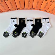 💛配专柜包装 Lv(路易威登)新款中长款堆堆袜袜子!一盒五双,专柜同步筒袜袜子,💛大牌出街,潮人必备🔥超好搭 💛配专柜包装 Lv(路易威登)新款中长款堆堆袜袜子!一盒五双,专柜同步筒袜袜子,💛大牌出街,潮人必备🔥超好搭