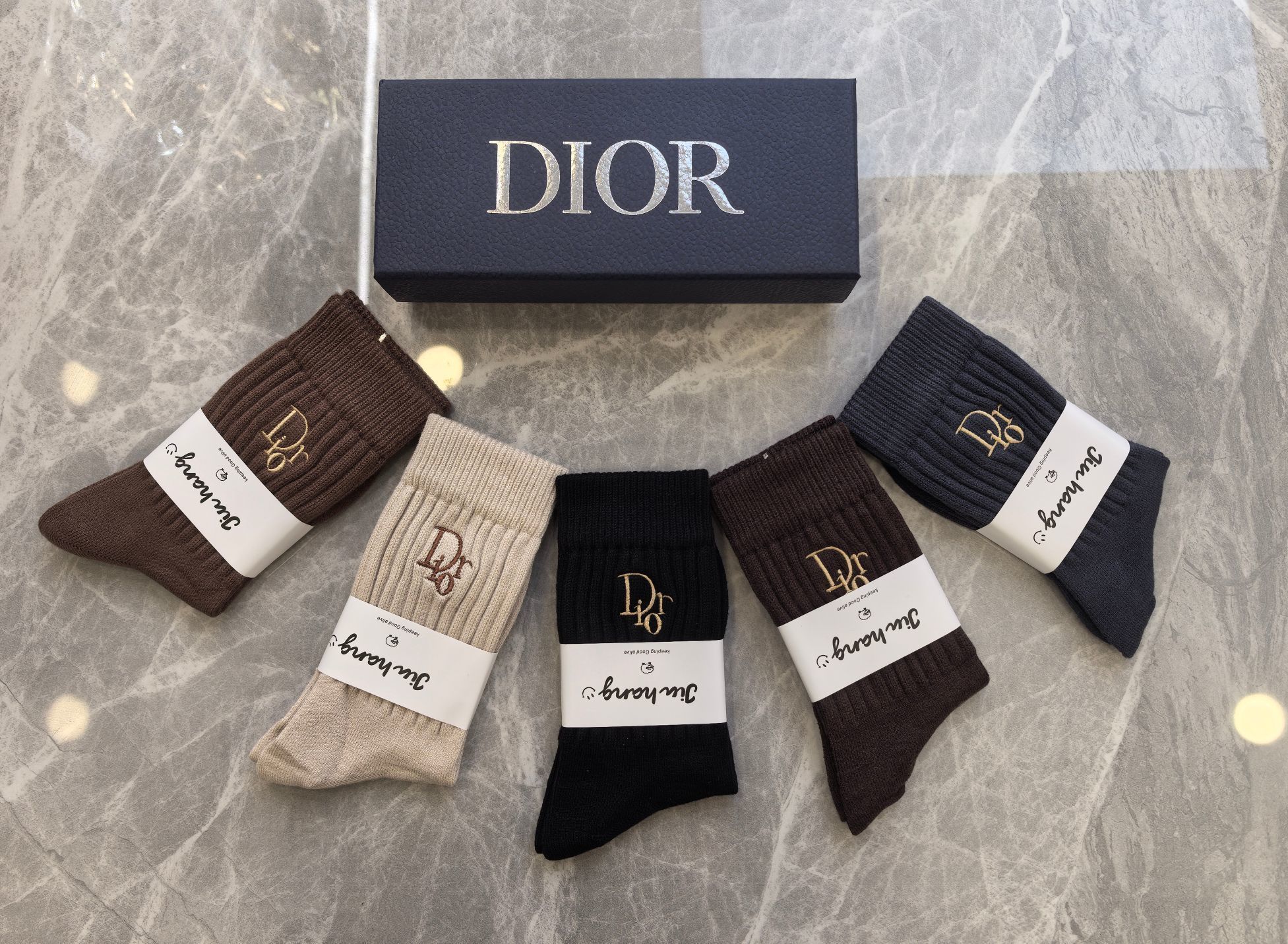💛配专柜包装 DIOR (迪奥) 新款羊绒刺绣中长筒袜堆堆袜袜子！一盒五双，专柜同步筒袜袜子，💛大牌出街，潮人必备🔥超好