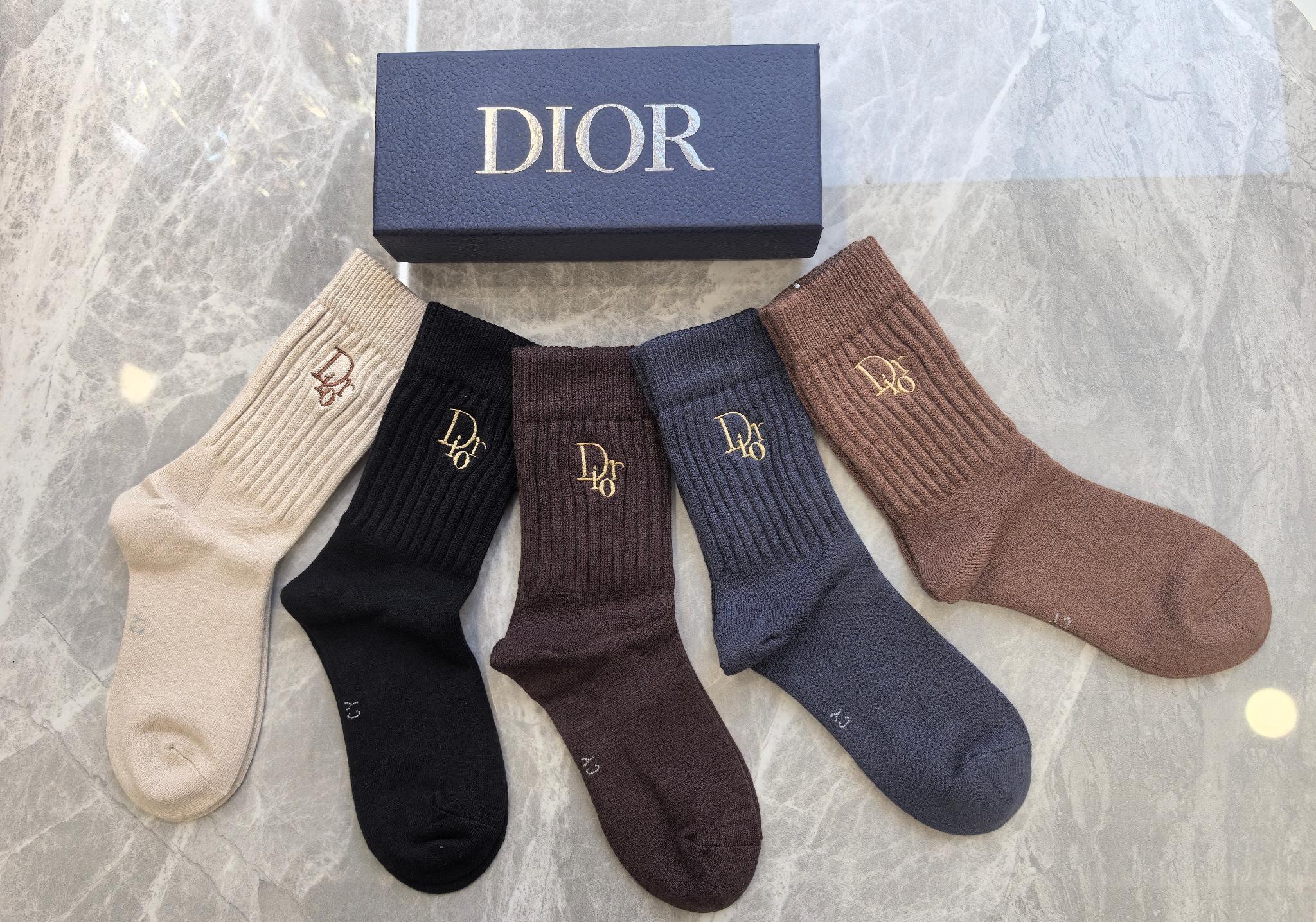 💛配专柜包装 DIOR (迪奥) 新款羊绒刺绣中长筒袜堆堆袜袜子！一盒五双，专柜同步筒袜袜子，💛大牌出街，潮人必备🔥超好