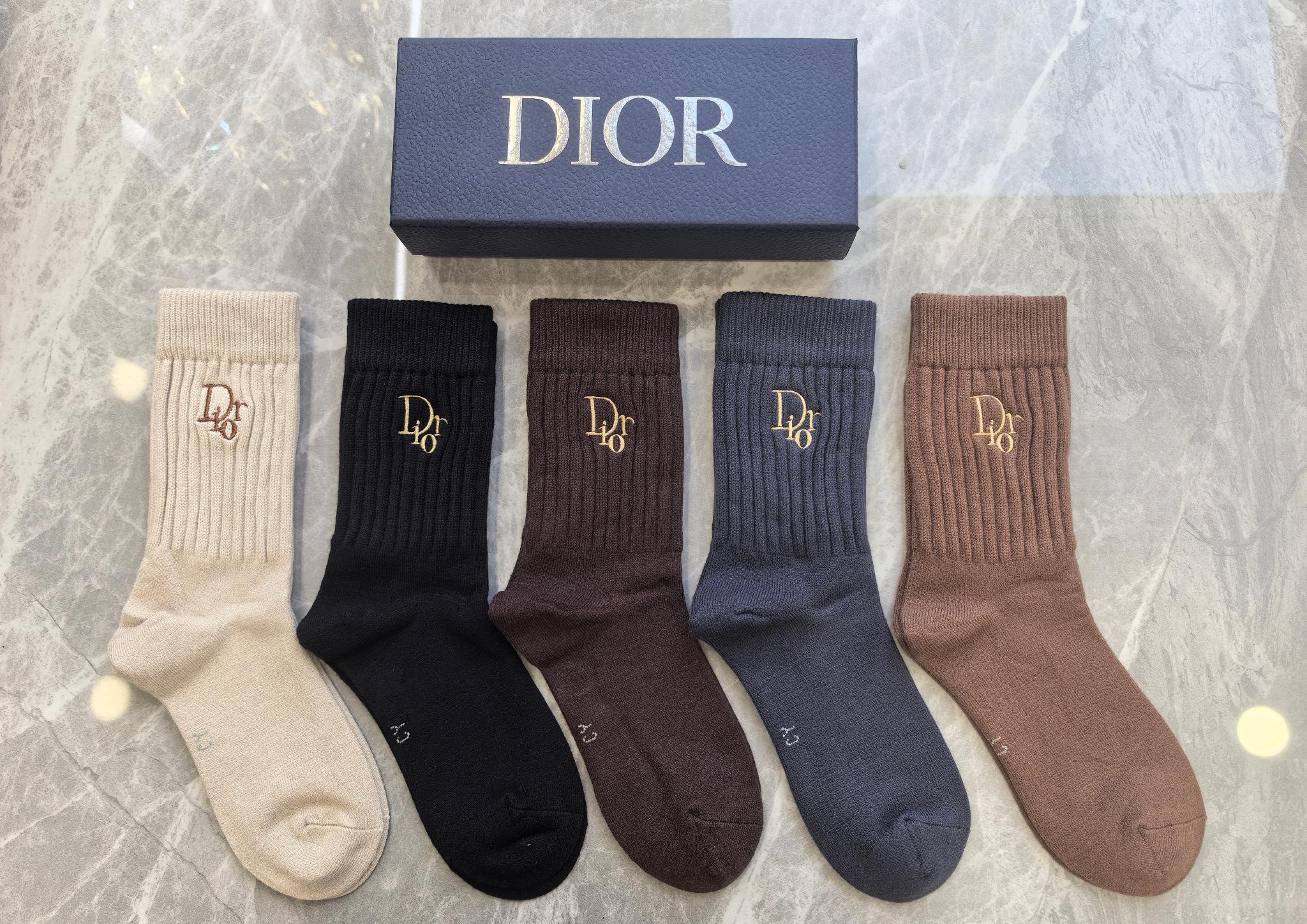 💛配专柜包装 DIOR (迪奥) 新款羊绒刺绣中长筒袜堆堆袜袜子！一盒五双，专柜同步筒袜袜子，💛大牌出街，潮人必备🔥超好