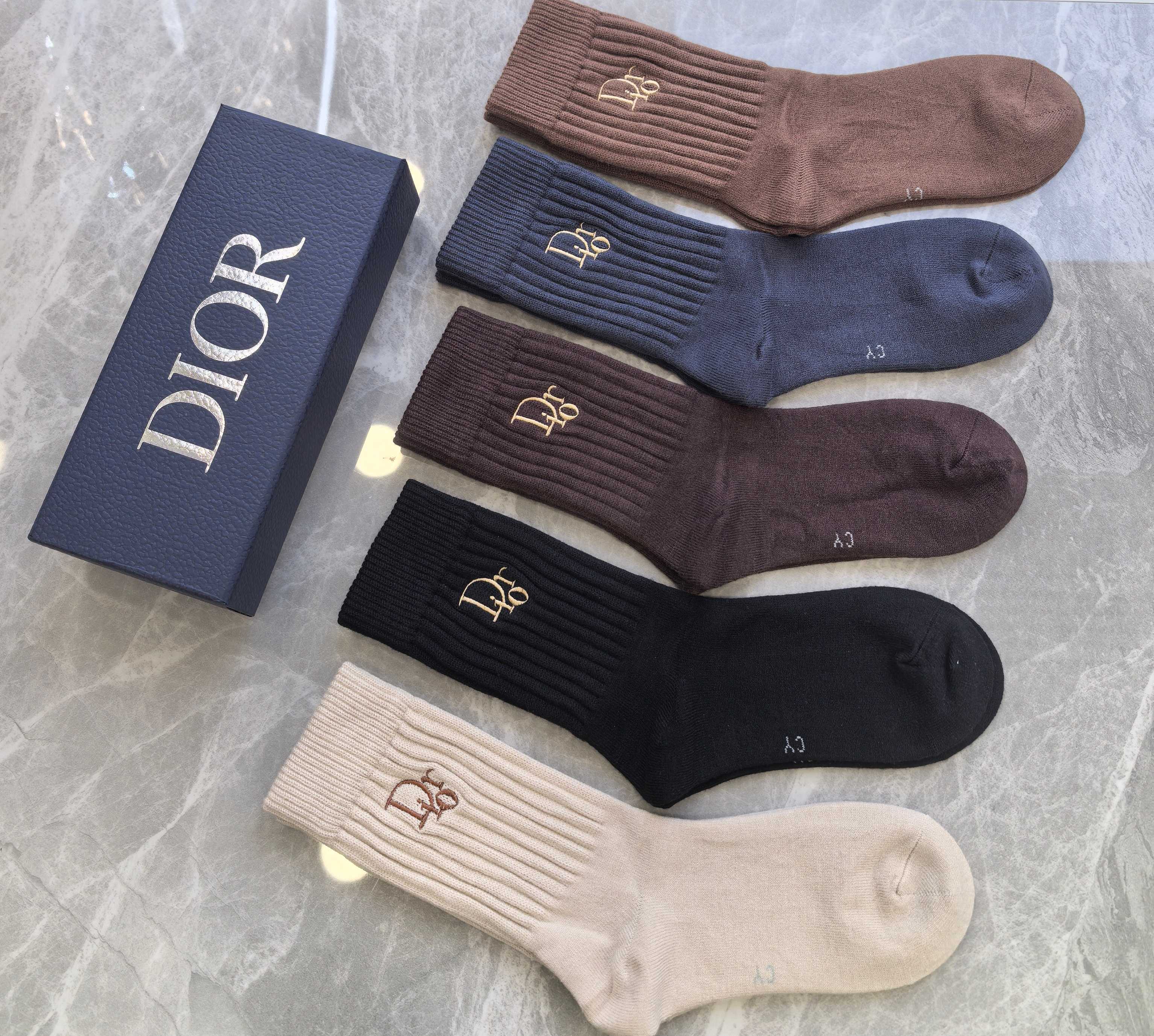 💛配专柜包装 DIOR (迪奥) 新款羊绒刺绣中长筒袜堆堆袜袜子！一盒五双，专柜同步筒袜袜子，💛大牌出街，潮人必备🔥超好