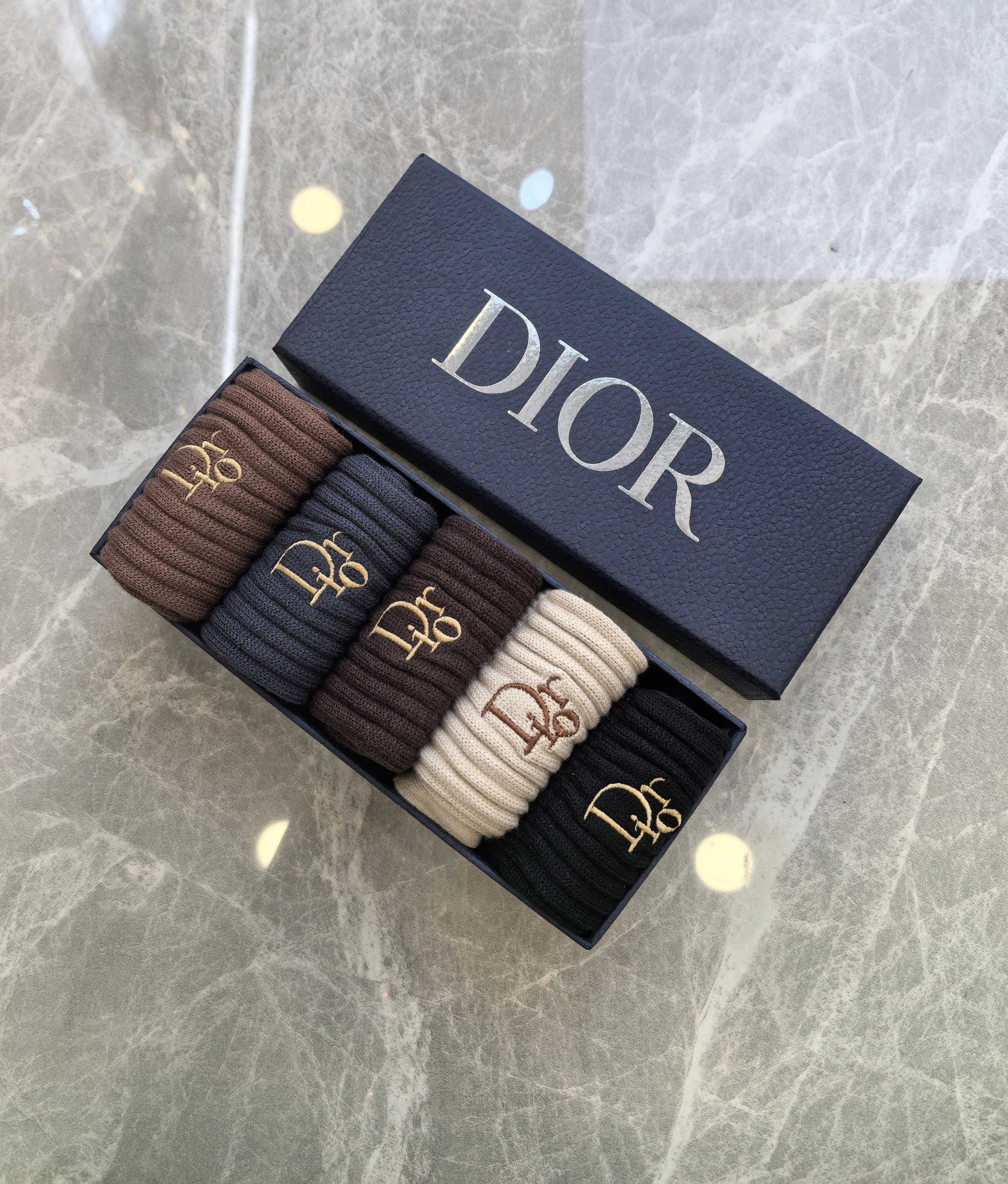 💛配专柜包装 DIOR (迪奥) 新款羊绒刺绣中长筒袜堆堆袜袜子！一盒五双，专柜同步筒袜袜子，💛大牌出街，潮人必备🔥超好