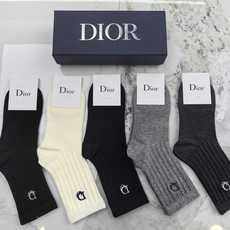 💛配专柜包装 DIOR(迪奥)最新双针中长筒刺绣款堆堆袜袜子!一盒五双,专柜同步筒袜袜子,💛大牌出街,潮人必备🔥超好搭 💛配专柜包装 DIOR(迪奥)最新双针中长筒刺绣款堆堆袜袜子!一盒五双,专柜同步筒袜袜子,💛大牌出街,潮人必备🔥超好搭