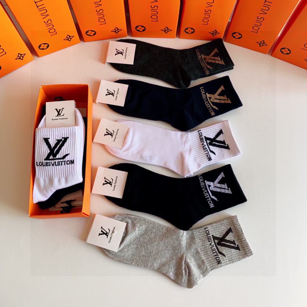 💛配专柜包装 LV（路易威登）新款中长筒堆堆袜袜子！一盒五双，专柜同步筒袜袜子，💛大牌出街，潮人必备🔥超好搭