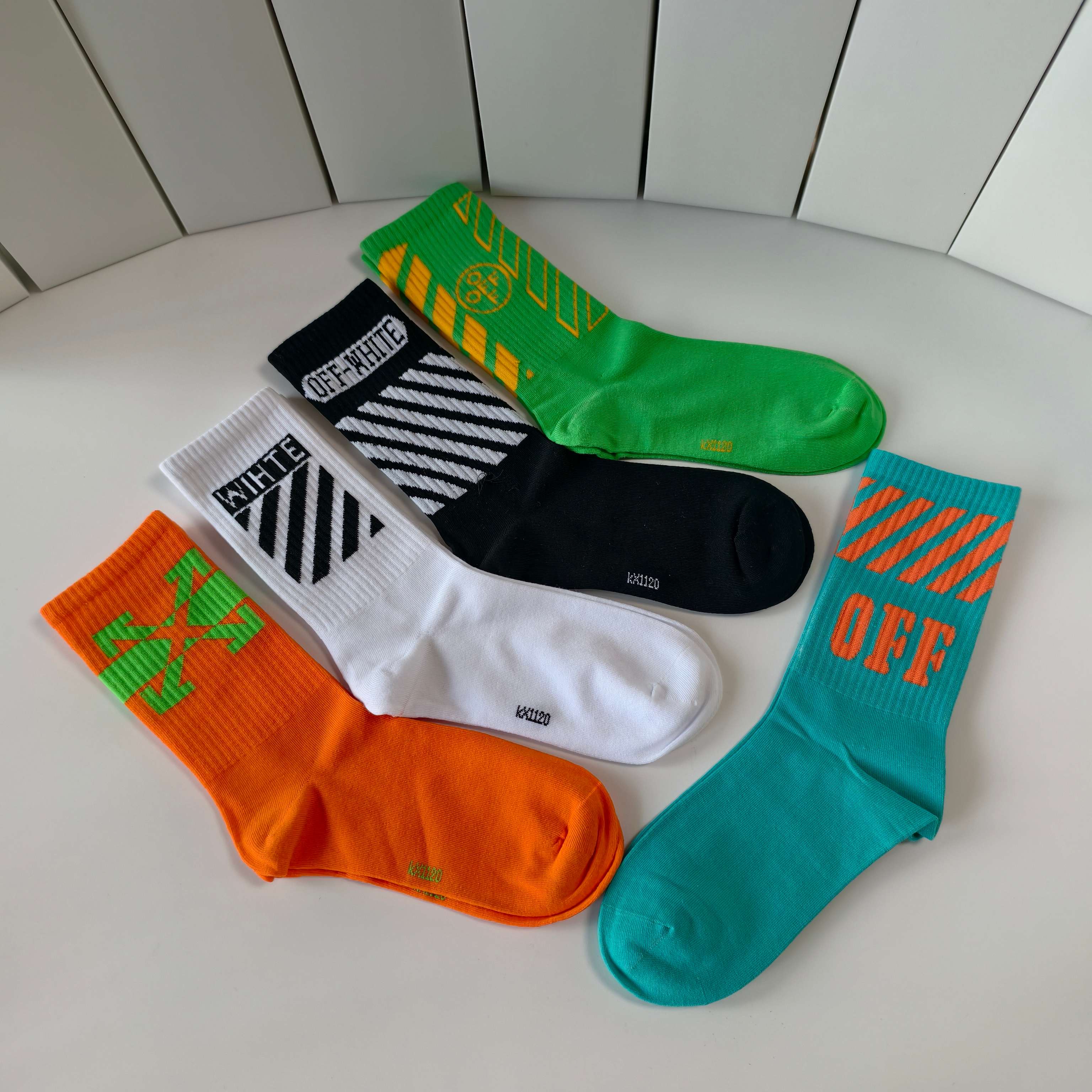 💛配专柜包装 OFF-White 新款中长款堆堆袜袜子！一盒五双，专柜同步筒袜袜子，大牌出街，潮人必备🔥超好搭