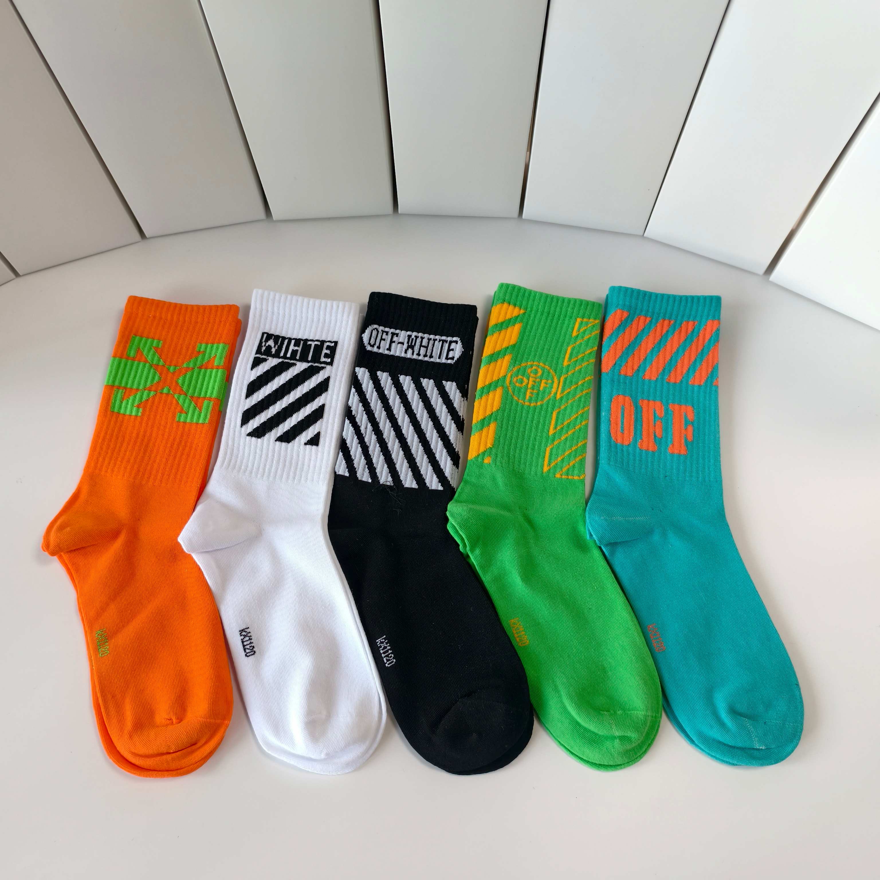 💛配专柜包装 OFF-White 新款中长款堆堆袜袜子！一盒五双，专柜同步筒袜袜子，大牌出街，潮人必备🔥超好搭