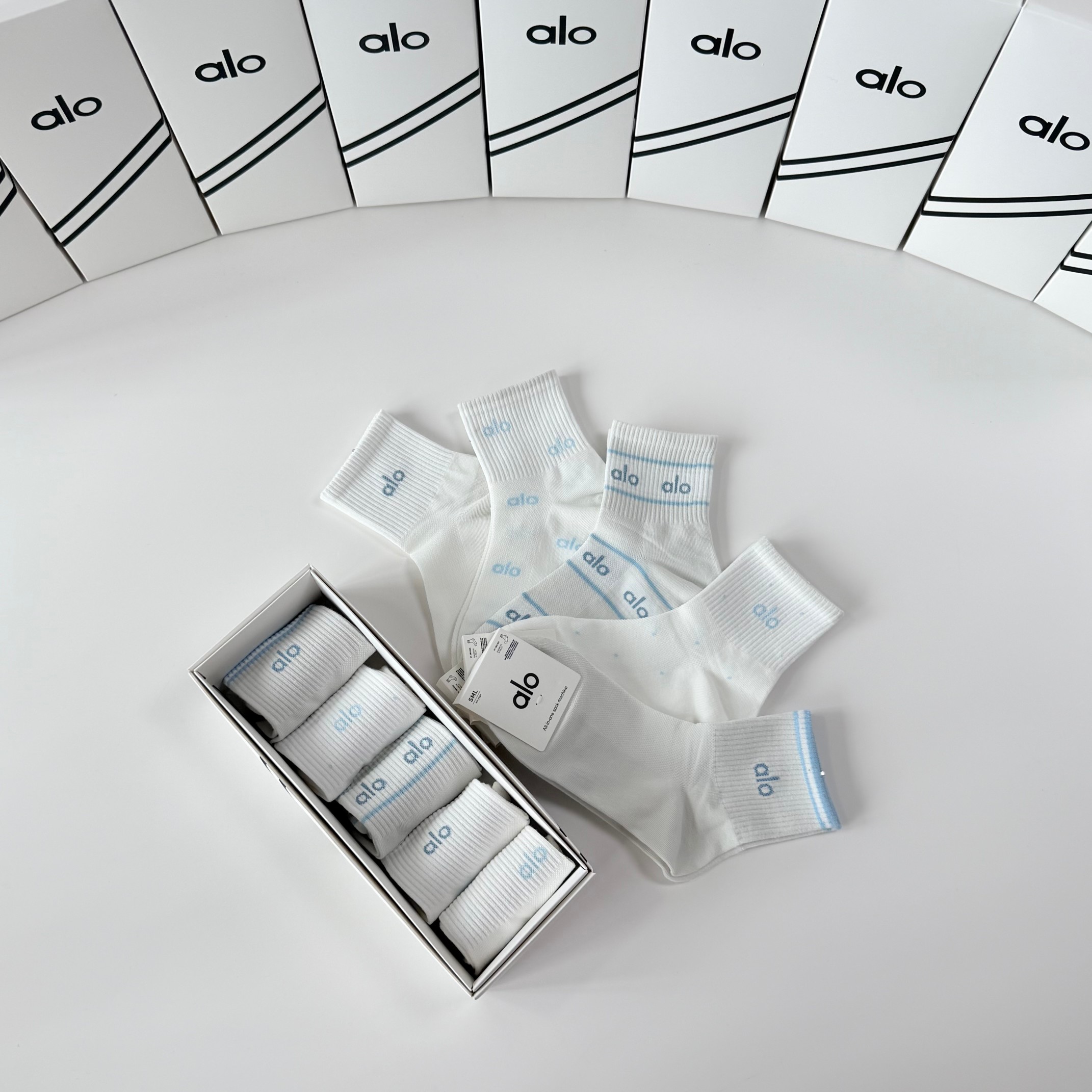 💛配包装 ALO（阿洛）新款中长款堆堆袜袜子！一盒五双， 专柜同步筒款袜子，💛大牌出街，潮人必备🔥超好搭