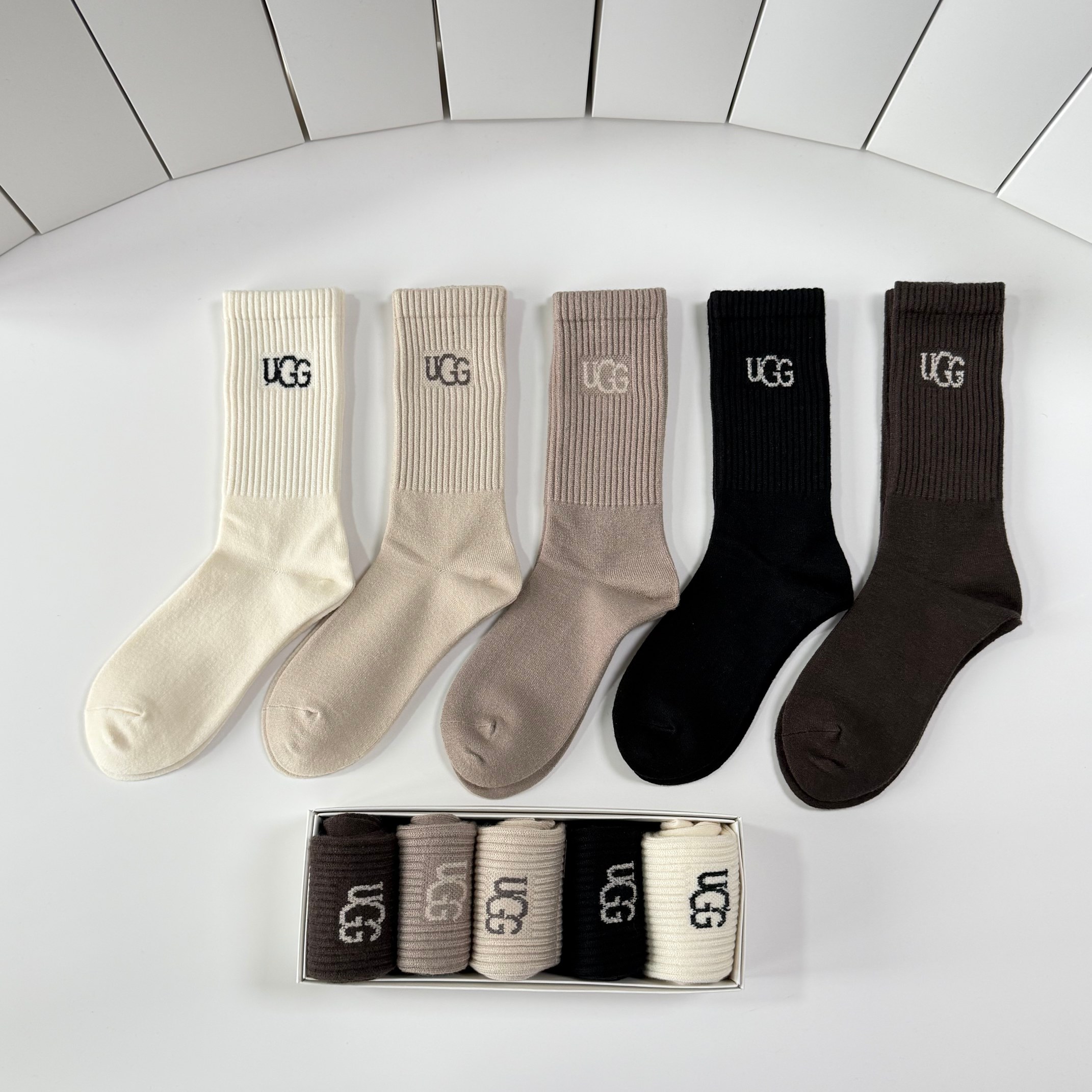 💛配专柜包装 UGG 新款羊绒中长款堆堆袜袜子！一盒五双，专柜同步筒袜袜子，💛大牌出街，潮人必备🔥超好搭