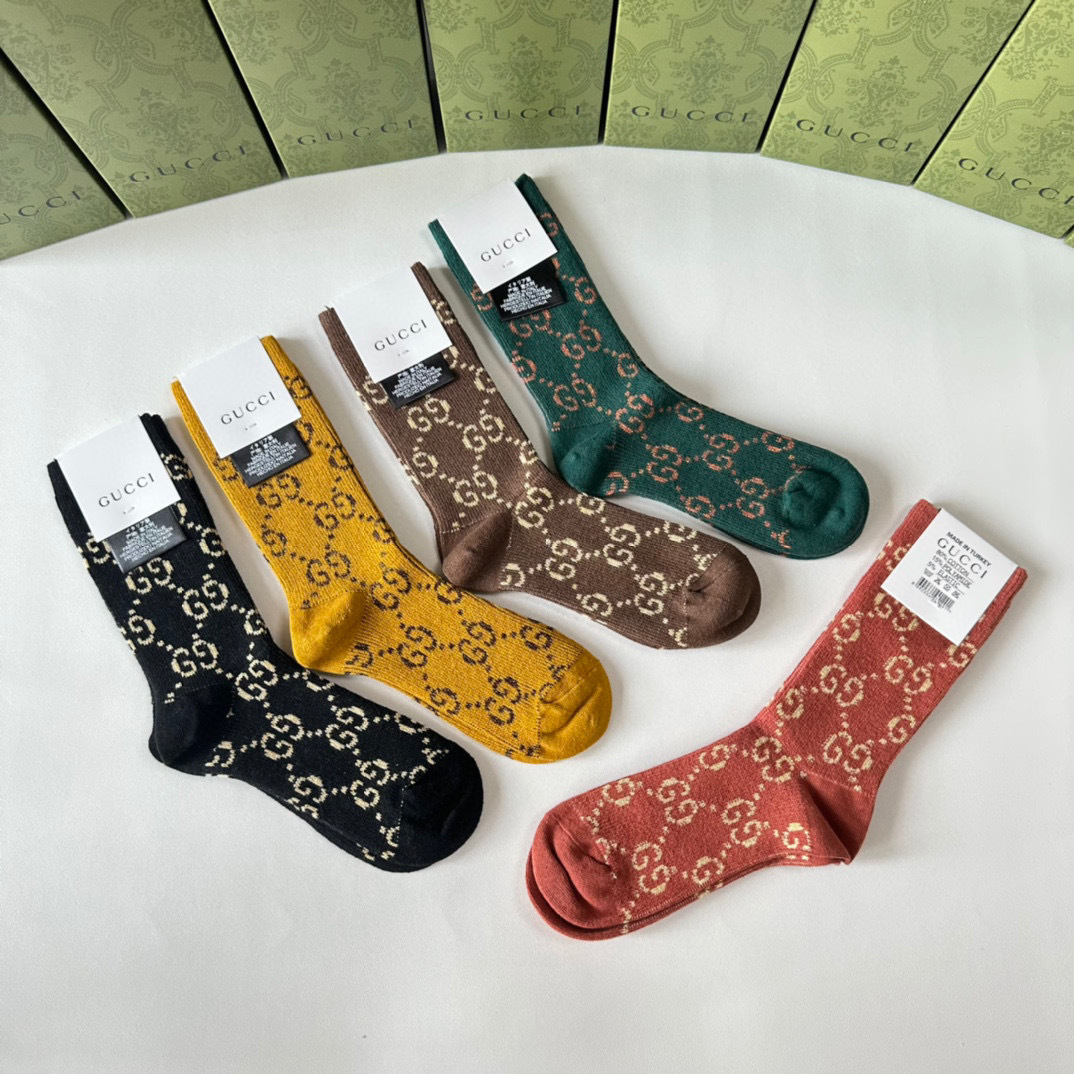 💛配专柜包装 Gucci（古驰）新款双针中长款堆堆袜袜子！一盒五双，专柜同步筒袜袜子，💛大牌出街，潮人必备🔥超好搭
