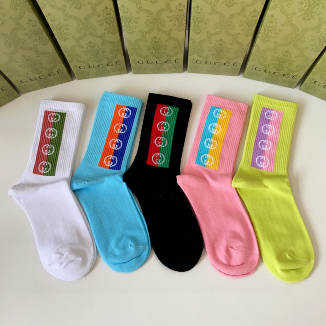 💛配包装 Gucci（古驰）新款中长款堆堆袜袜子！一盒五双， 专柜同步筒款袜子，💛大牌出街，潮人必备🔥超好搭