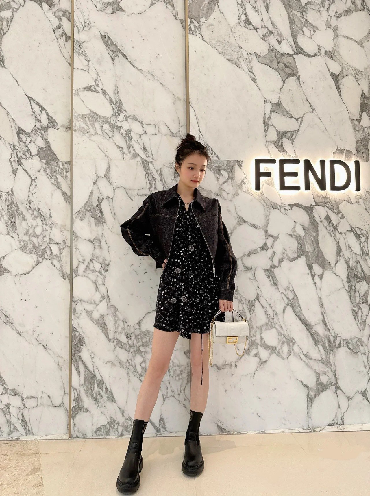 Fendi最新星空真丝连衣裙 腰节抽绳设计 多种穿着方式 可收腰可宽松 完美修饰身材36-SD