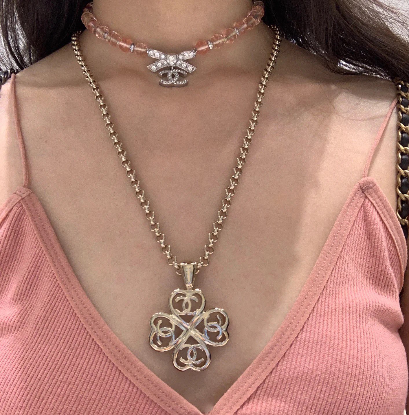 Chanel爱心四叶草项链4个爱心组成四叶草形状  又是一款必入的单品早买早戴上出街😍 ～巨好看！ 让你