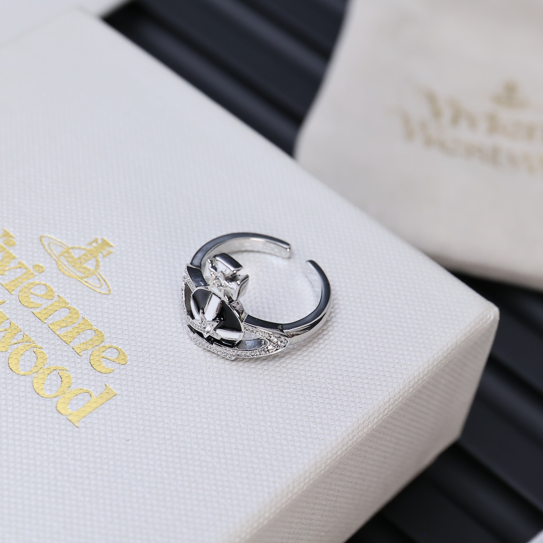 Western Queen’s Star Ring: Saturn’s Timeless Black-and-White Fashion Trend. - 图片 3