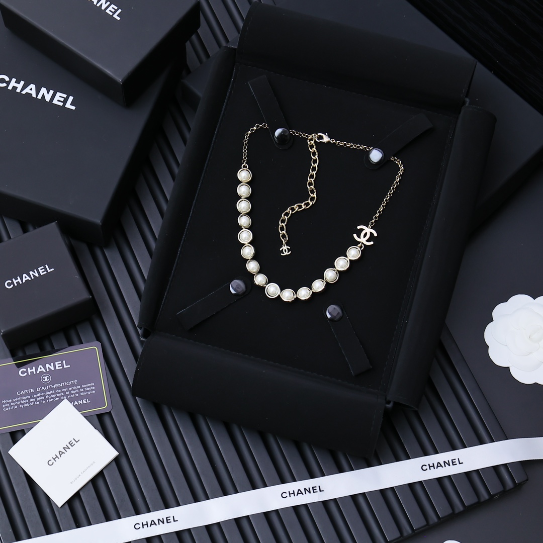 项链 Chanel 珍珠套装    
仙女珍珠项链🧚‍♀️四方珍珠耳钉 
透明珠珠四方耳钉
温柔优雅柔美