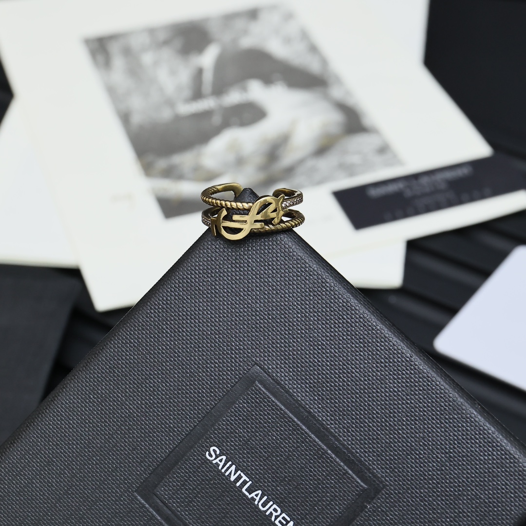 Yves Saint Laurent: Iconic Luxury Fashion Brand with Elegant Design Style - 图片 3