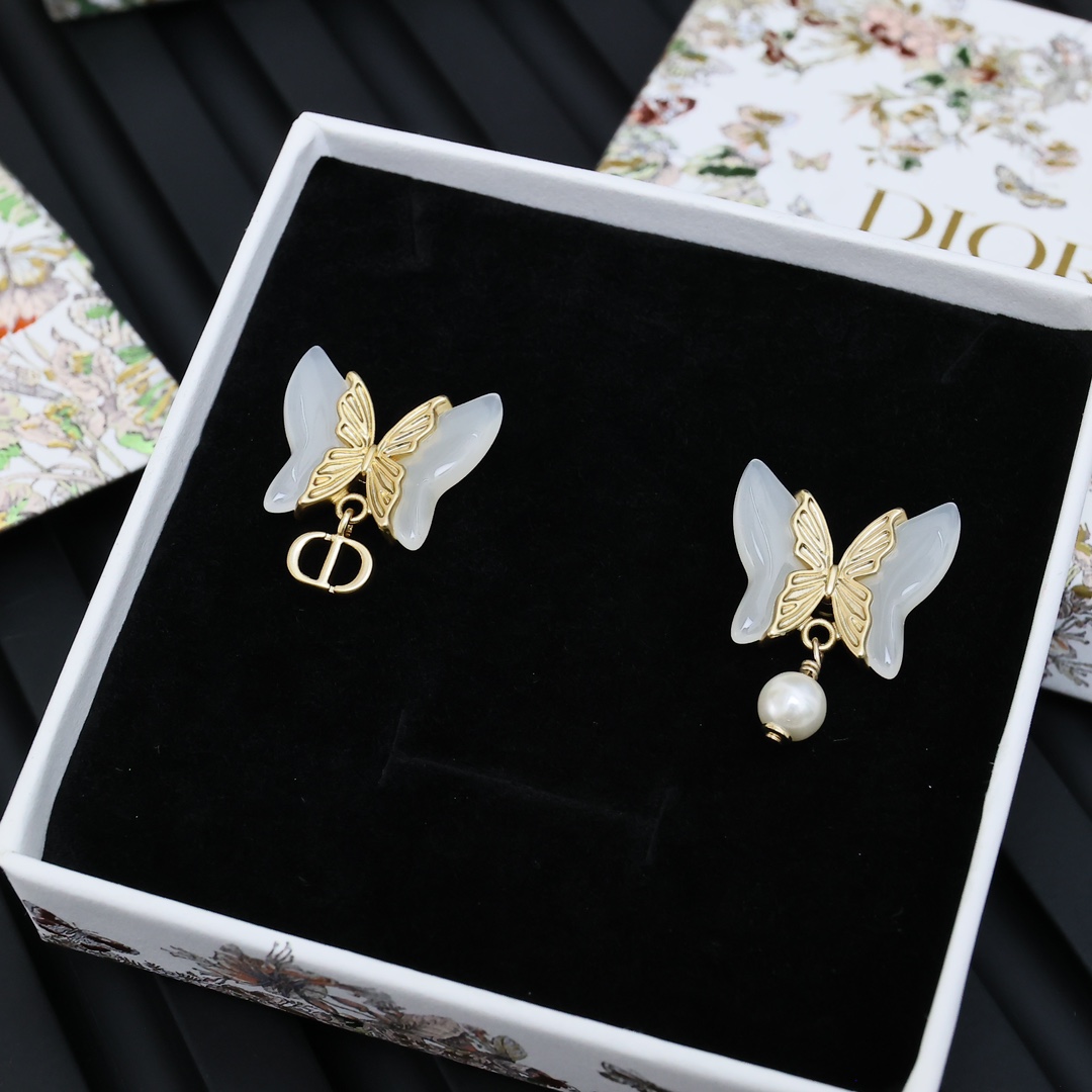  Dior  树脂蝴蝶耳环
Dior是懂玄学的🤔🤔
传说会招财
温柔仙气飘飘🦋
076038