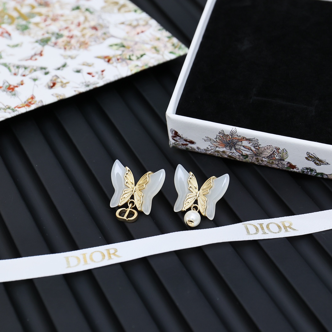  Dior  树脂蝴蝶耳环
Dior是懂玄学的🤔🤔
传说会招财
温柔仙气飘飘🦋
076038