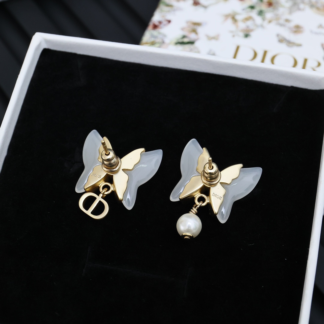  Dior  树脂蝴蝶耳环
Dior是懂玄学的🤔🤔
传说会招财
温柔仙气飘飘🦋
076038