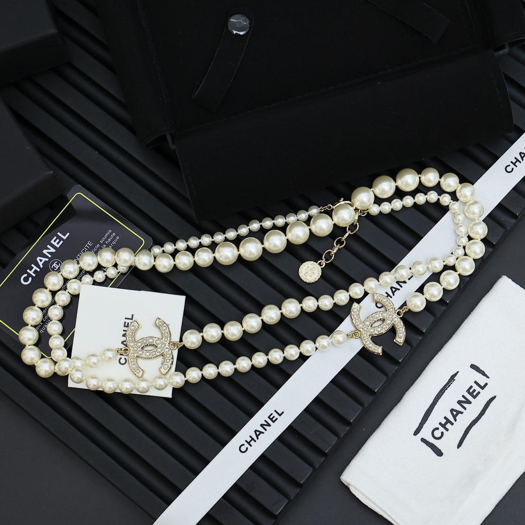 Chanel 100周年3个双c珍珠毛衣链
呼声最高的珍珠项链，小香100周年双C经典款珍珠毛衣链
一条