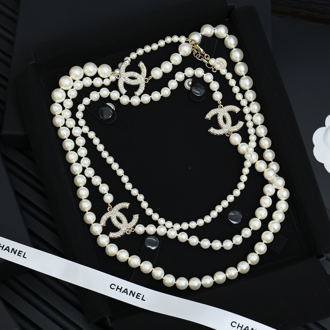 Chanel 100周年3个双c珍珠毛衣链
呼声最高的珍珠项链，小香100周年双C经典款珍珠毛衣链
一条