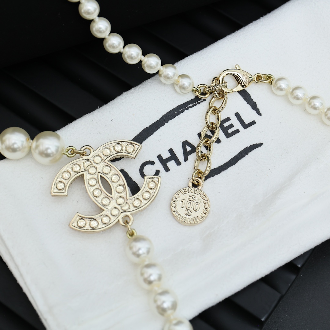 Chanel 100周年3个双c珍珠毛衣链
呼声最高的珍珠项链，小香100周年双C经典款珍珠毛衣链
一条