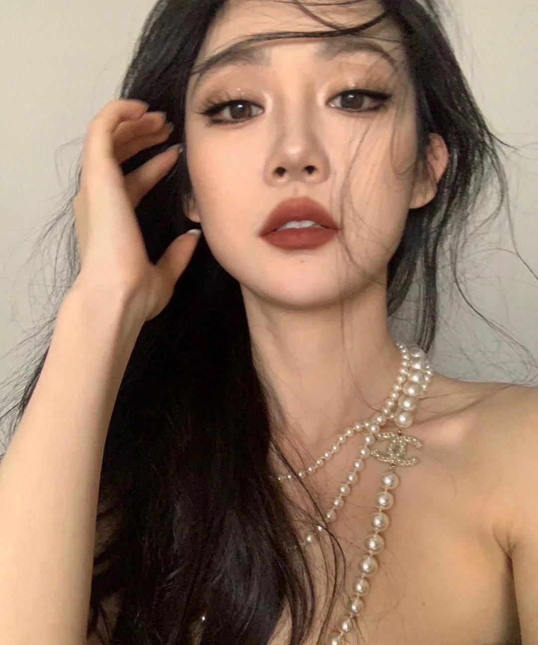 Chanel 100周年3个双c珍珠毛衣链
呼声最高的珍珠项链，小香100周年双C经典款珍珠毛衣链
一条