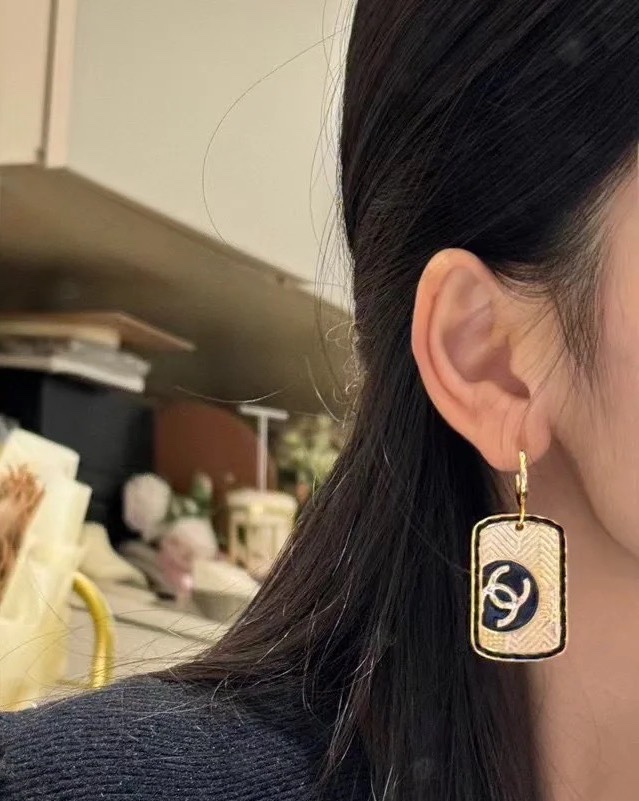 CHANEL中古款牌牌大耳环绝美又酷飒的一款大女主耳环，😍😍😍