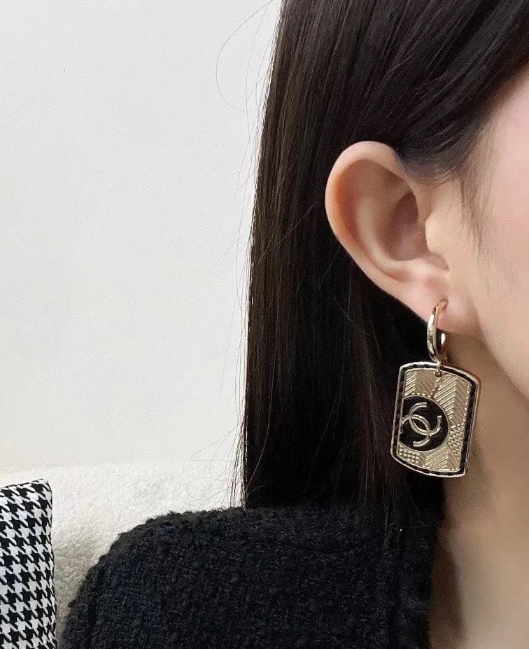 CHANEL中古款牌牌大耳环绝美又酷飒的一款大女主耳环，😍😍😍