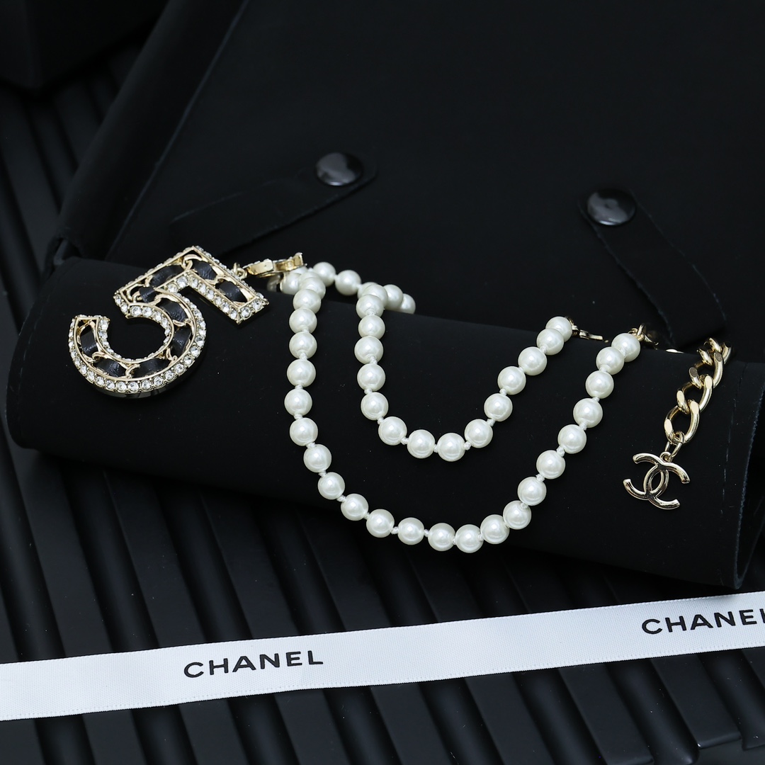 👑Chanel 小香 羊皮5字双C珍珠项链🔱🧚🏻‍♀️日常百搭 经典小香元素 女人味十足 让人爱不释手的