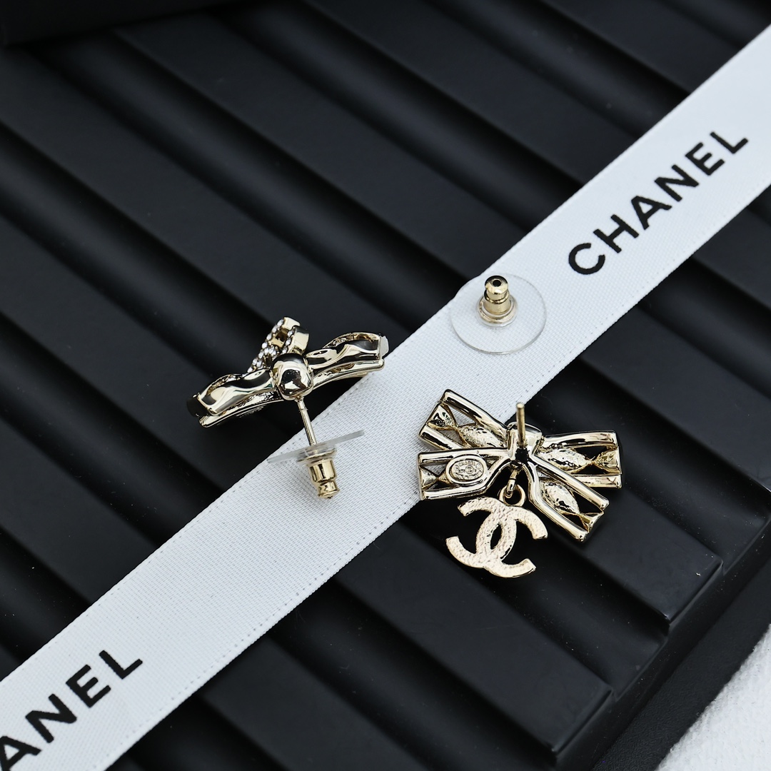 Chanel Chanel 24b 镂空蝴蝶结耳环