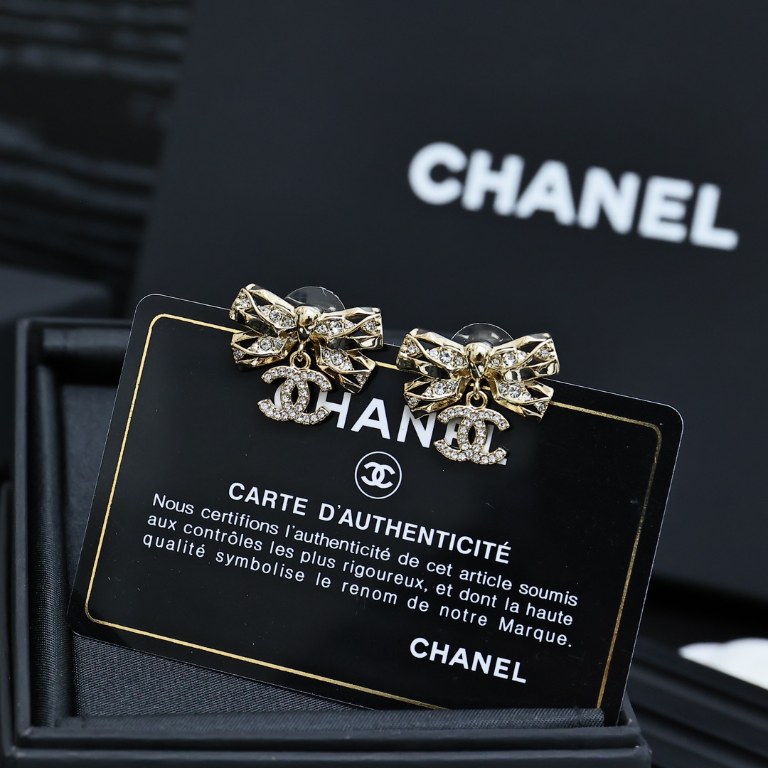Chanel Chanel 24b 镂空蝴蝶结耳环