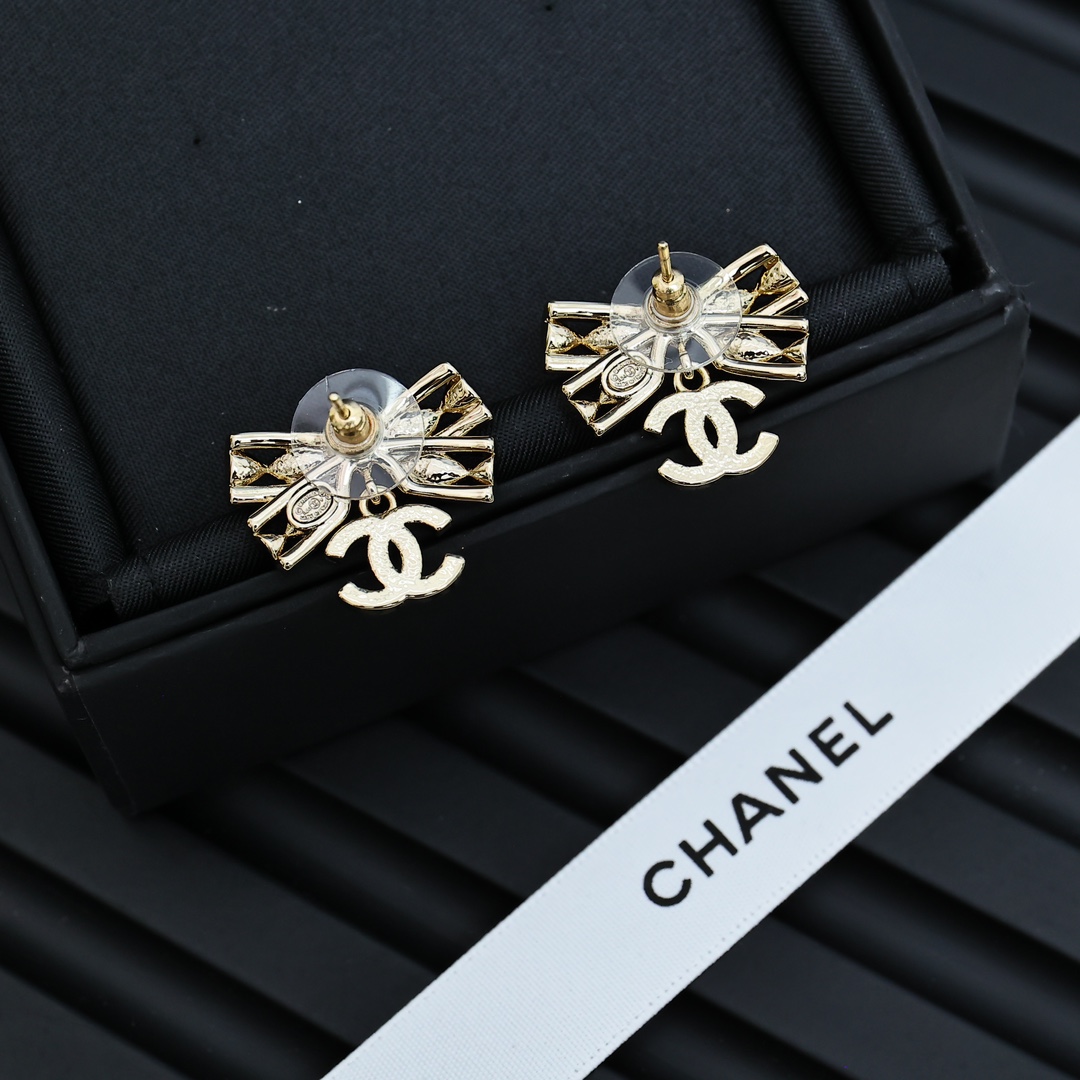 Chanel Chanel 24b 镂空蝴蝶结耳环