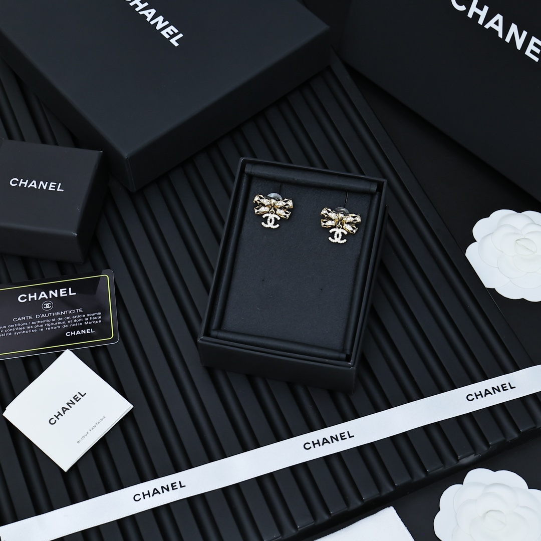 Chanel Chanel 24b 镂空蝴蝶结耳环