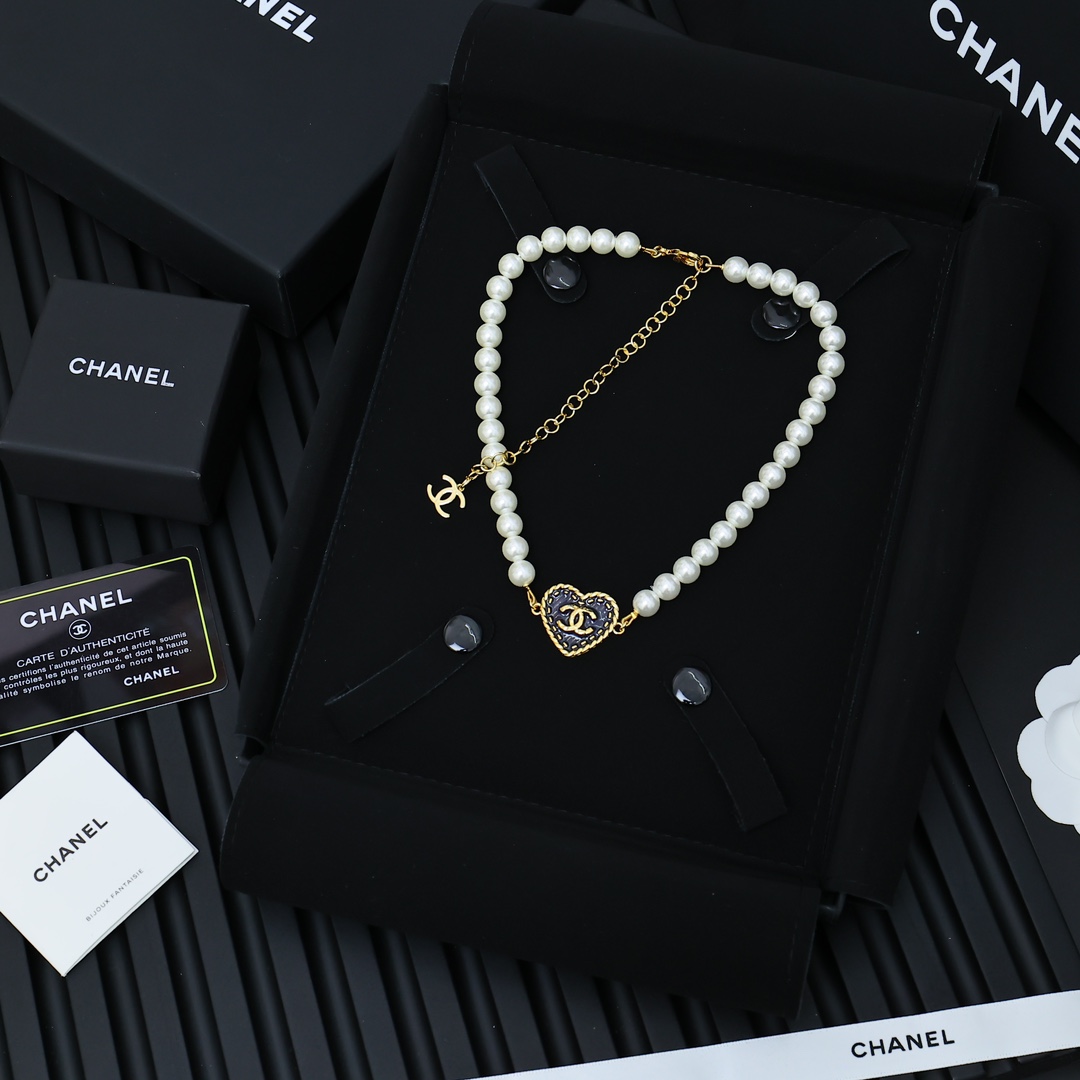  Chanel复古宫廷风牛仔爱心珍珠项链
牛仔珐琅系列太美了啊啊啊🥳🥳🥳
高级又气质❤️‍🔥❤️‍🔥上身